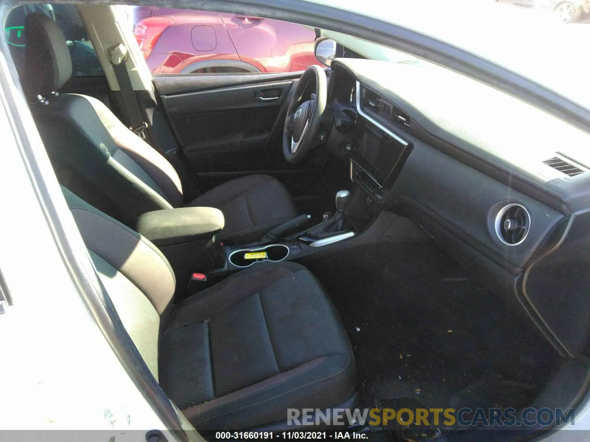 5 fotografías del automóvil dañado 5YFBURHEXKP923385 TOYOTA COROLLA 2019