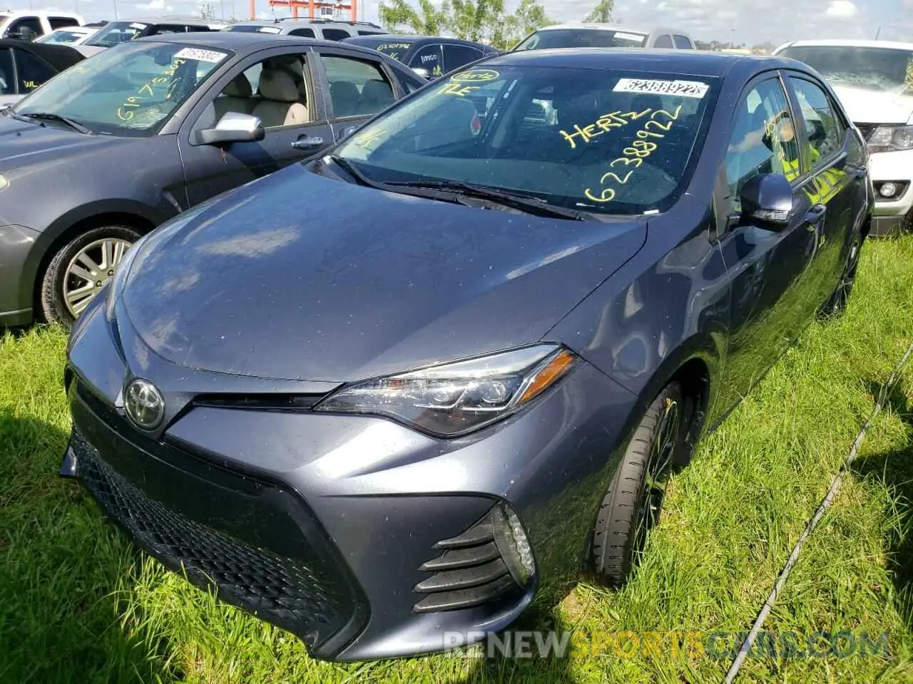 2 fotografías del automóvil dañado 5YFBURHEXKP929817 TOYOTA COROLLA 2019