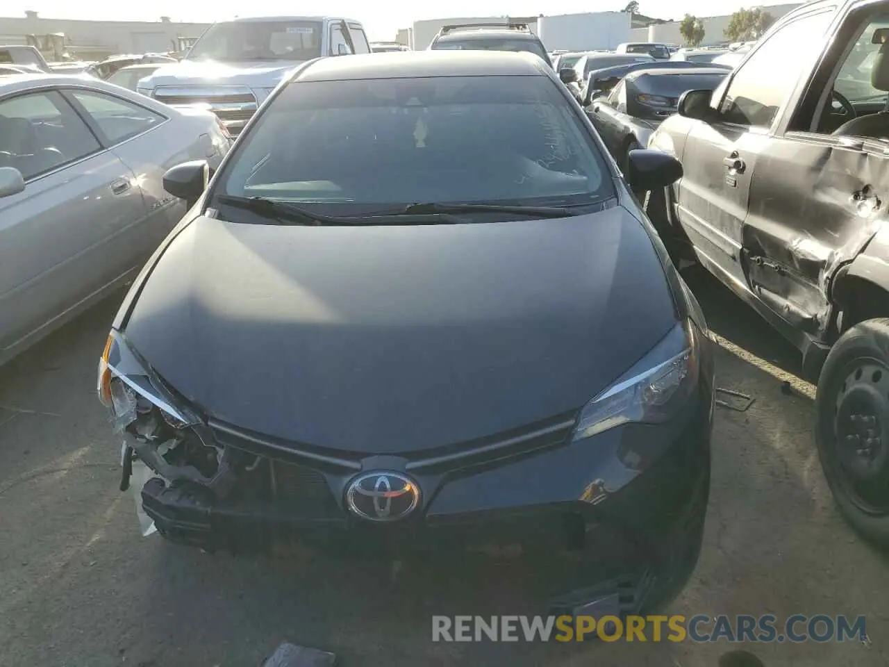 5 fotografías del automóvil dañado 5YFBURHEXKP934158 TOYOTA COROLLA 2019