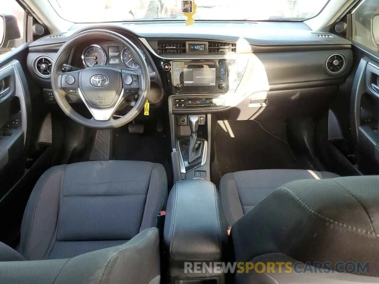 8 fotografías del automóvil dañado 5YFBURHEXKP934158 TOYOTA COROLLA 2019