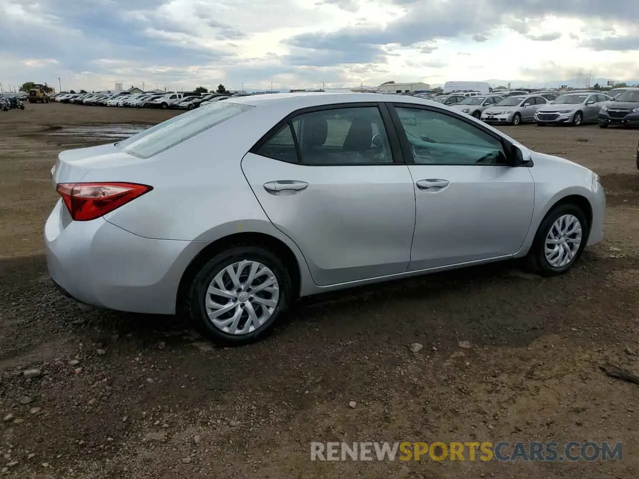3 fotografías del automóvil dañado 5YFBURHEXKP939392 TOYOTA COROLLA 2019