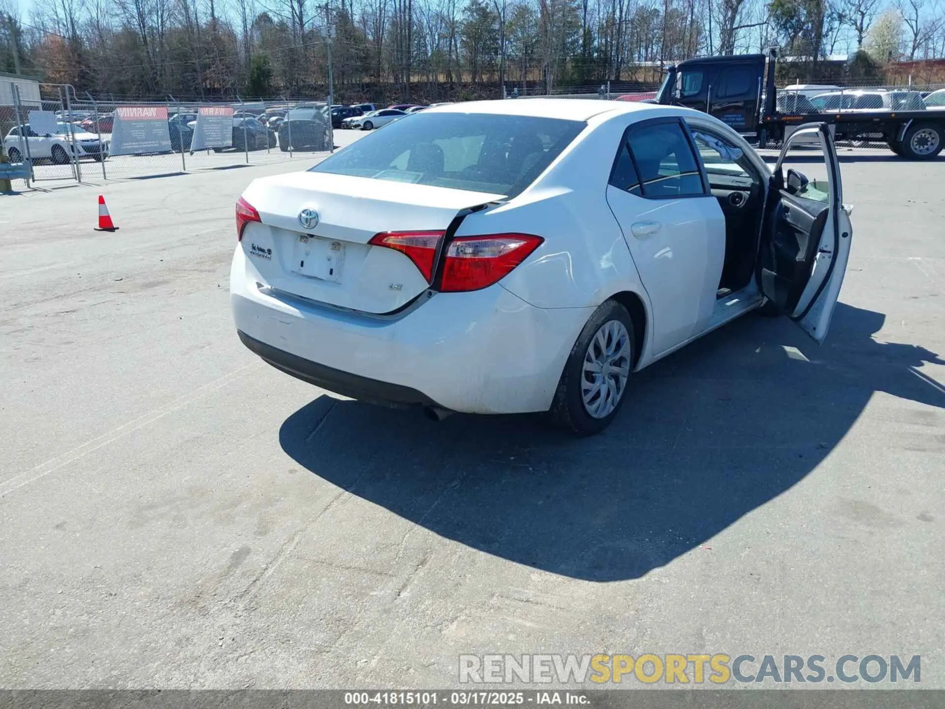 4 fotografías del automóvil dañado 5YFBURHEXKP942874 TOYOTA COROLLA 2019