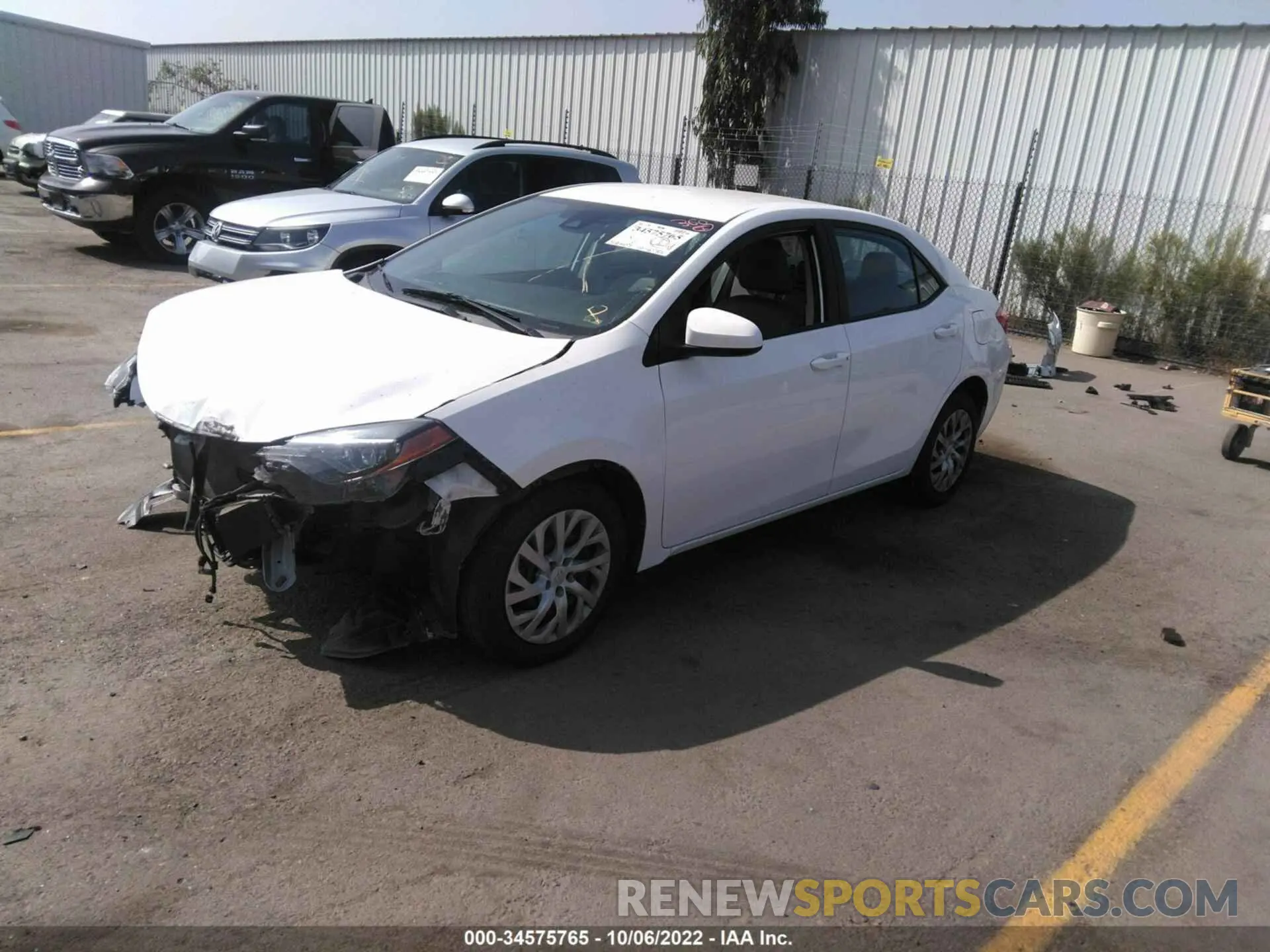 2 fotografías del automóvil dañado 5YFBURHEXKP943703 TOYOTA COROLLA 2019