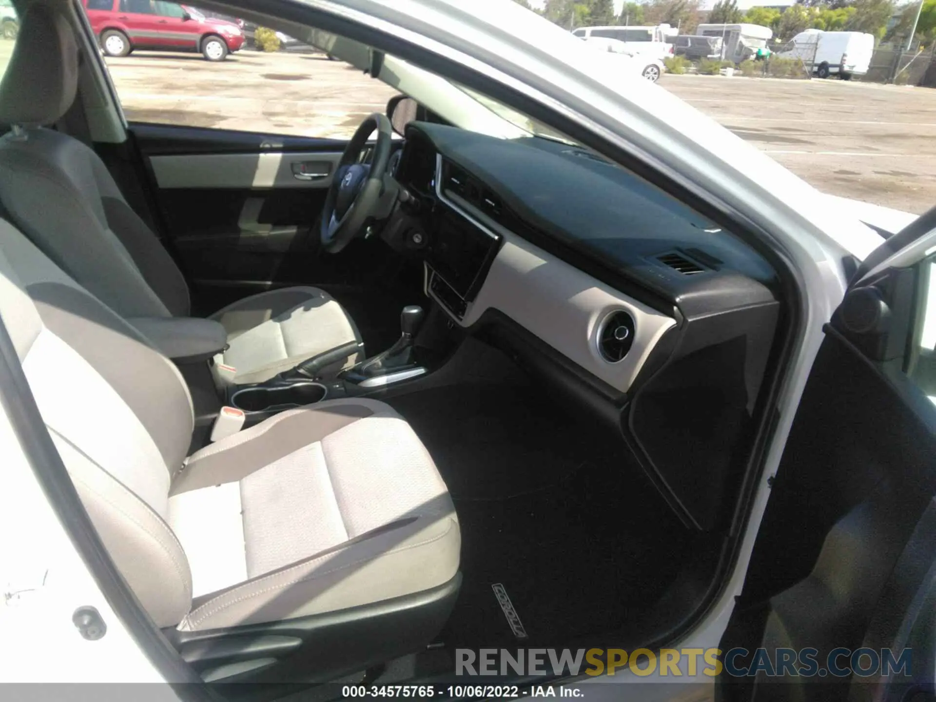 5 fotografías del automóvil dañado 5YFBURHEXKP943703 TOYOTA COROLLA 2019
