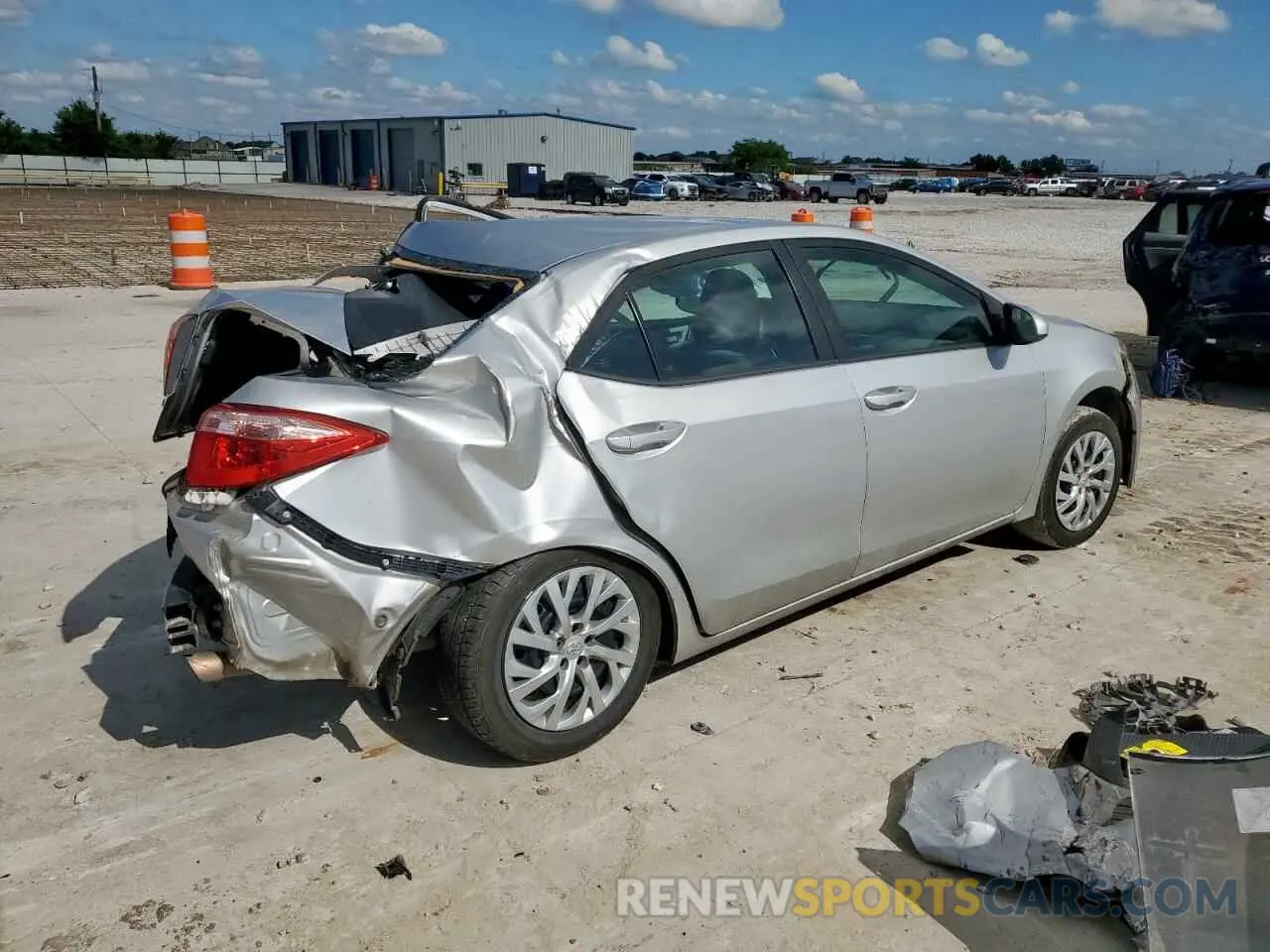 3 fotografías del automóvil dañado 5YFBURHEXKP944866 TOYOTA COROLLA 2019