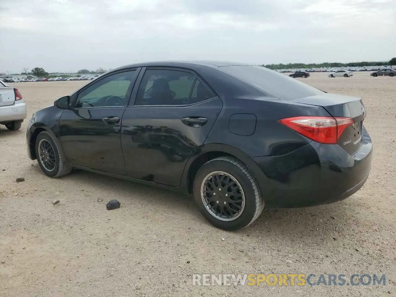 2 fotografías del automóvil dañado 5YFBURHEXKP947119 TOYOTA COROLLA 2019