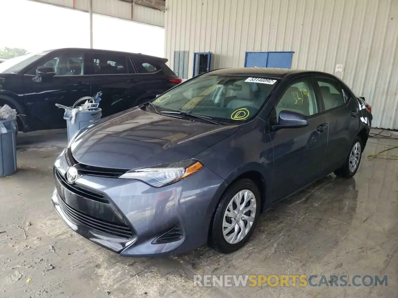 2 fotografías del automóvil dañado 5YFBURHEXKP948481 TOYOTA COROLLA 2019