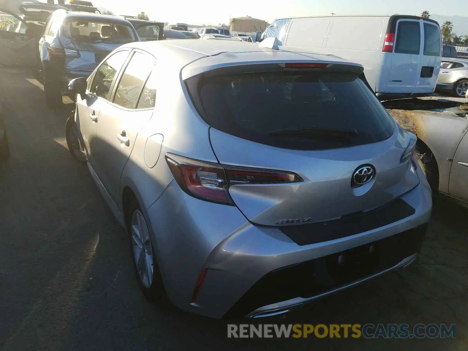 3 fotografías del automóvil dañado JTNK4RBE0K3070699 TOYOTA COROLLA 2019
