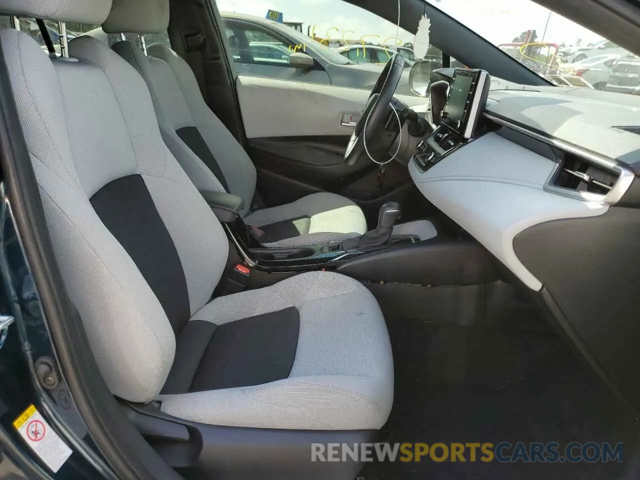 5 fotografías del automóvil dañado JTNK4RBE3K3040340 TOYOTA COROLLA 2019