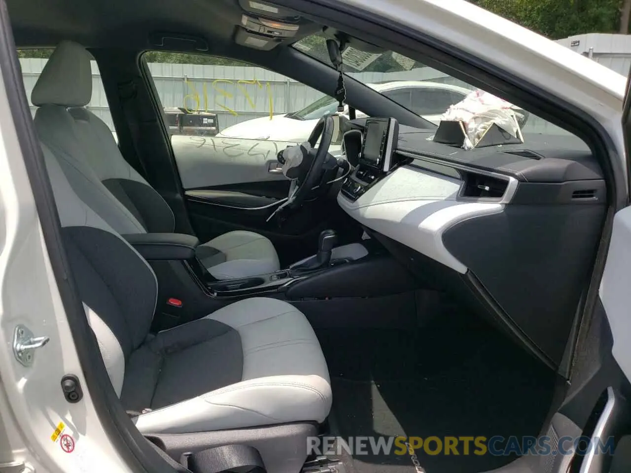 5 fotografías del automóvil dañado JTNK4RBE4K3069670 TOYOTA COROLLA 2019