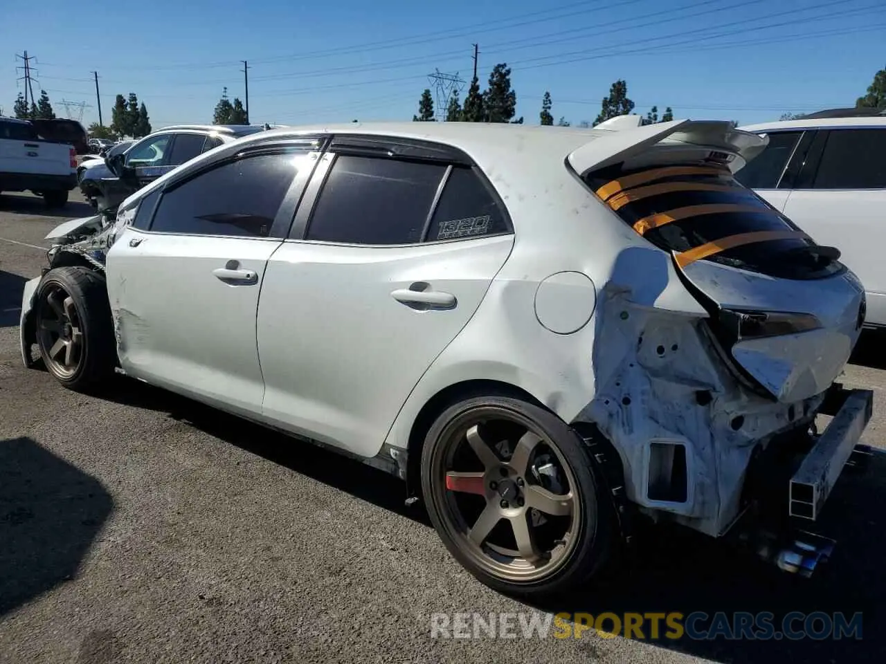 2 fotografías del automóvil dañado JTNK4RBE5K3060394 TOYOTA COROLLA 2019