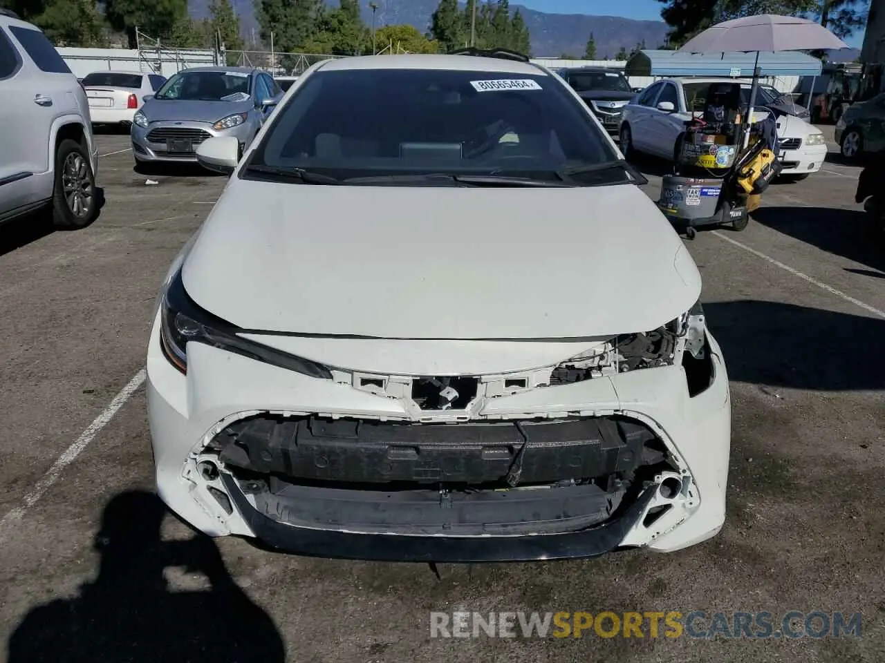 5 fotografías del automóvil dañado JTNK4RBE5K3060394 TOYOTA COROLLA 2019