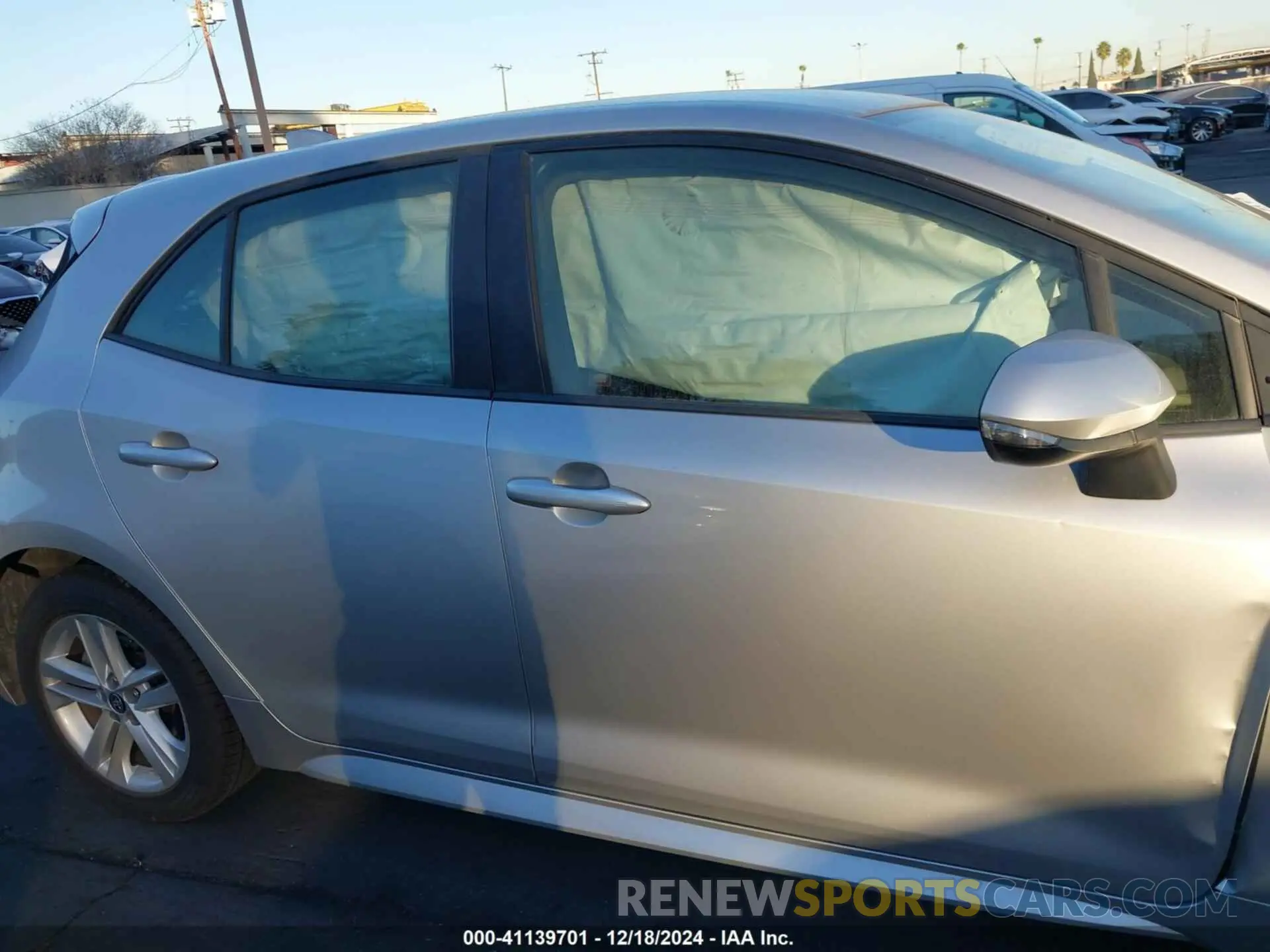 14 fotografías del automóvil dañado JTNK4RBE6K3047816 TOYOTA COROLLA 2019