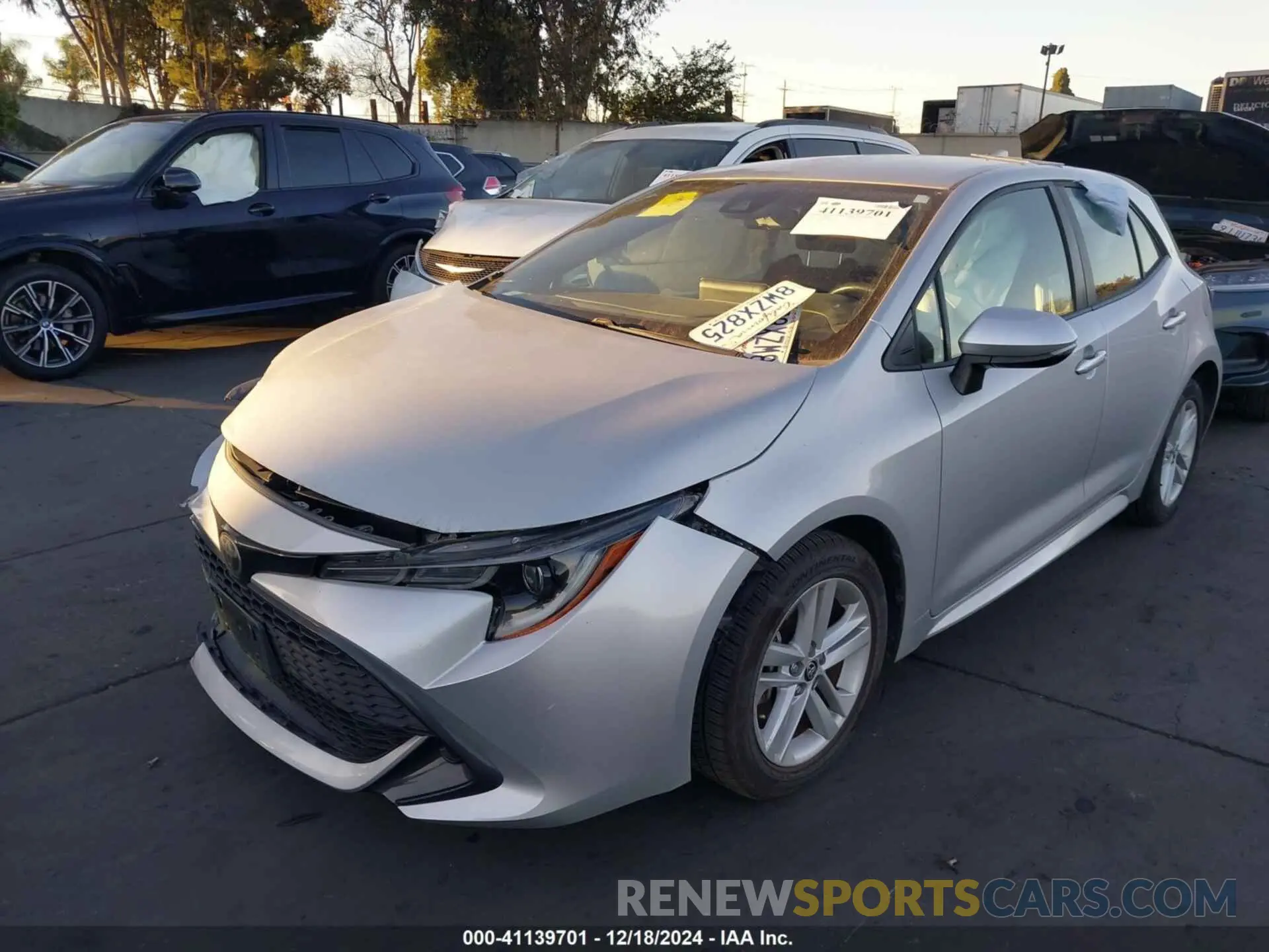 2 fotografías del automóvil dañado JTNK4RBE6K3047816 TOYOTA COROLLA 2019