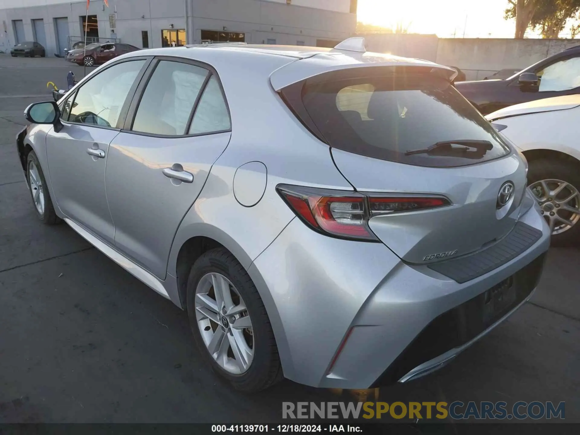 3 fotografías del automóvil dañado JTNK4RBE6K3047816 TOYOTA COROLLA 2019