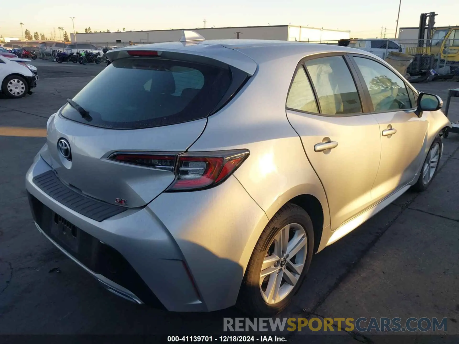 4 fotografías del automóvil dañado JTNK4RBE6K3047816 TOYOTA COROLLA 2019
