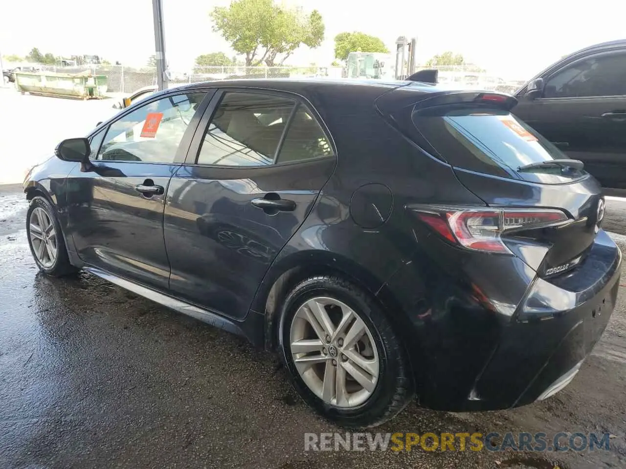 2 fotografías del automóvil dañado JTNK4RBE7K3013562 TOYOTA COROLLA 2019