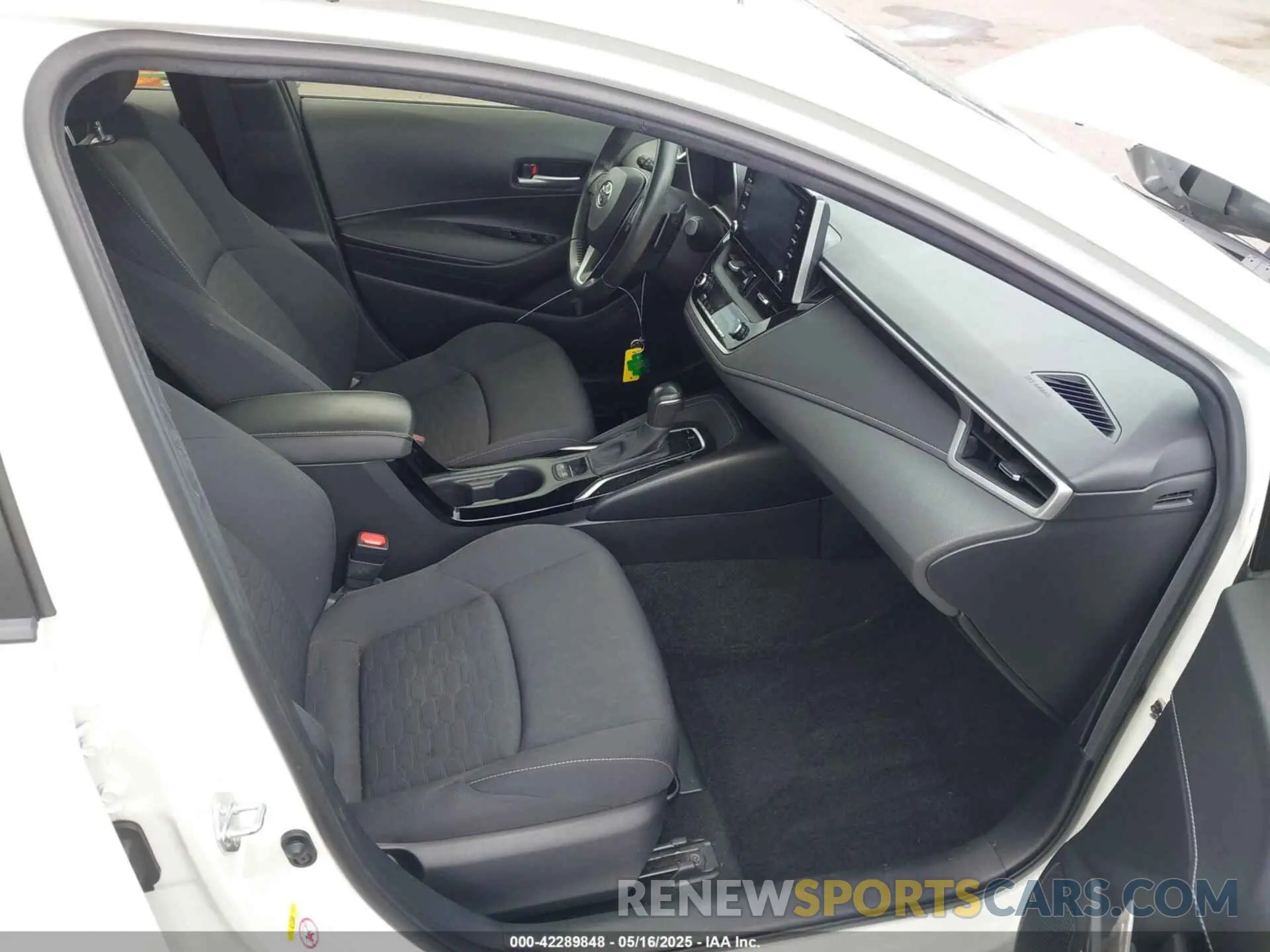 5 fotografías del automóvil dañado JTNK4RBE7K3056072 TOYOTA COROLLA 2019