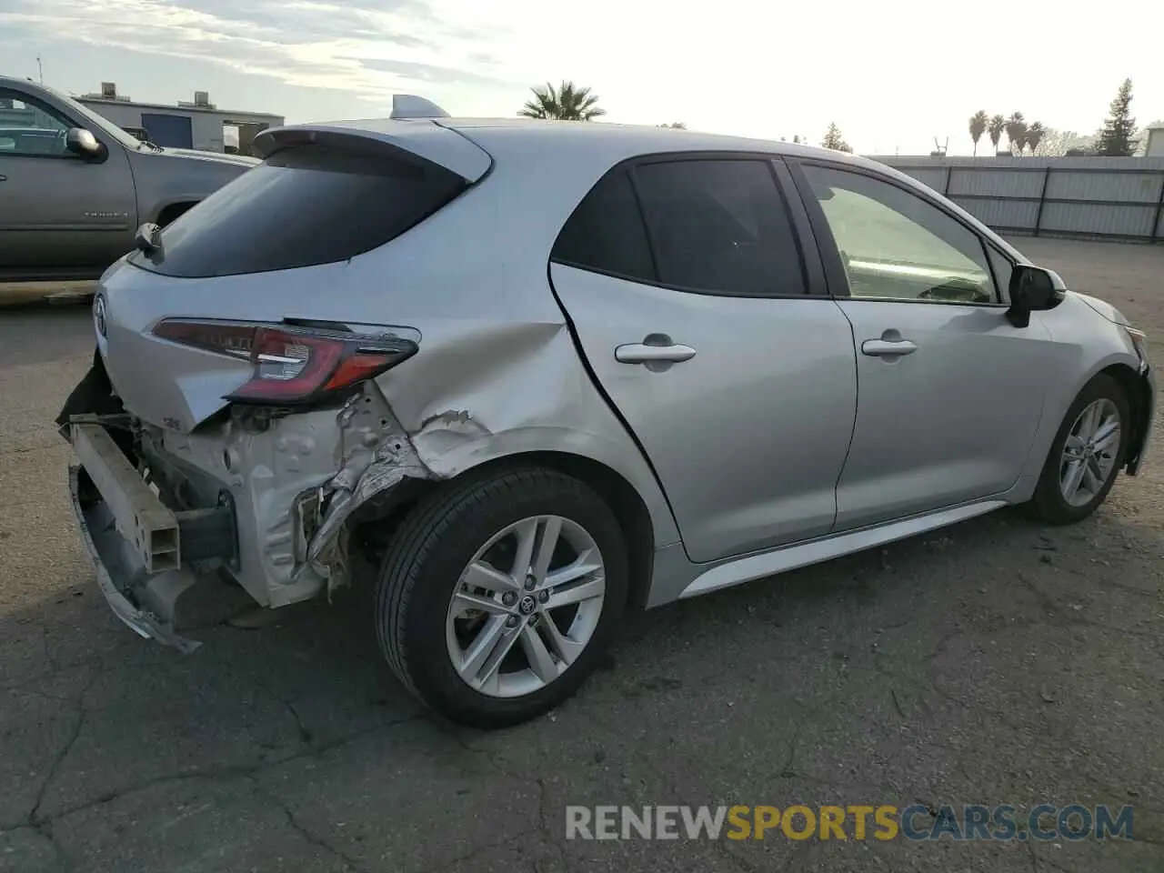 3 fotografías del automóvil dañado JTNK4RBE9K3022974 TOYOTA COROLLA 2019