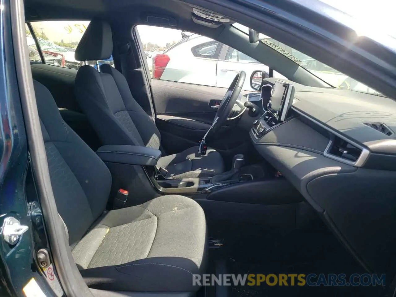 5 fotografías del automóvil dañado JTNK4RBE9K3047194 TOYOTA COROLLA 2019