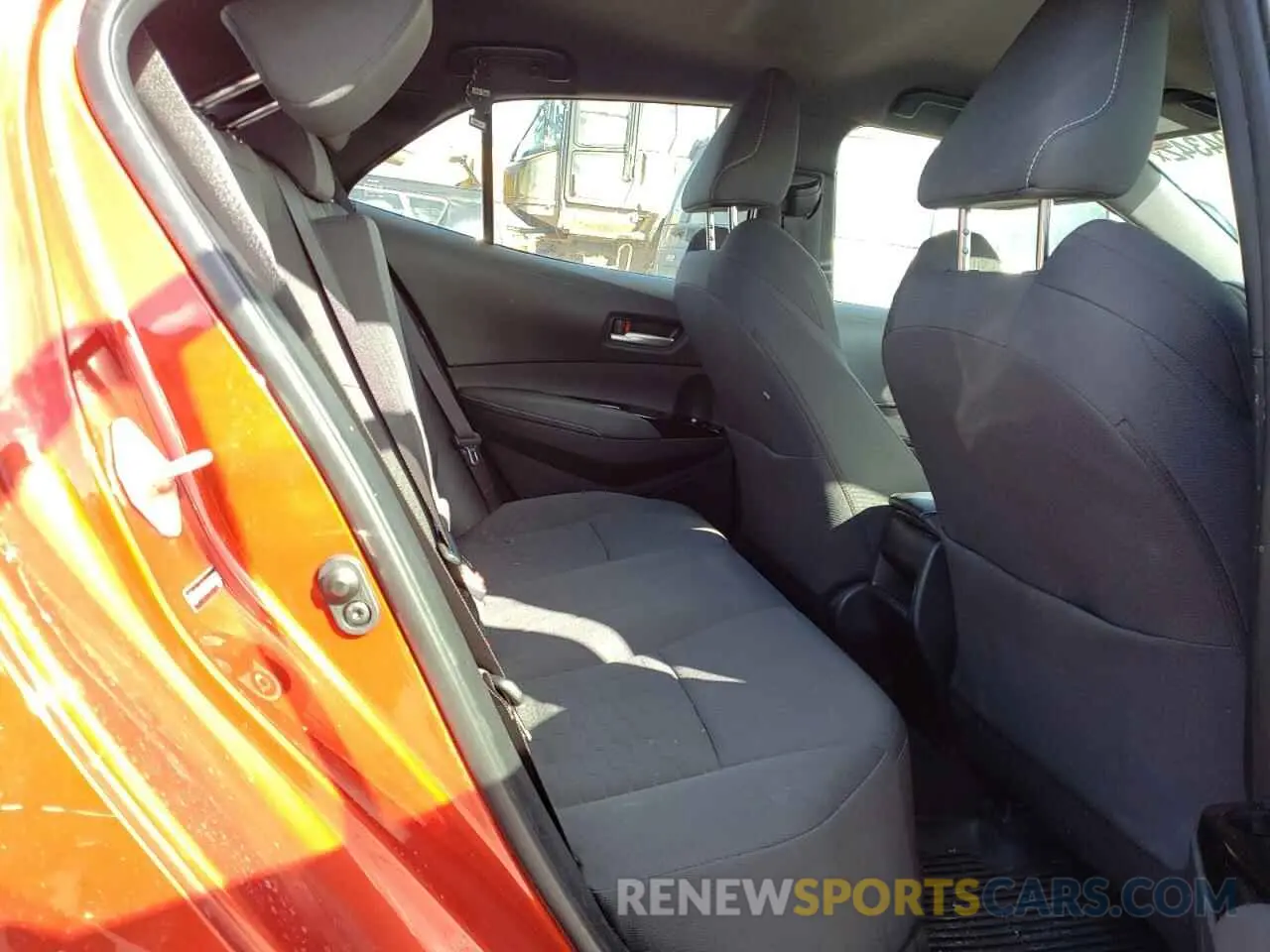 6 fotografías del automóvil dañado JTNK4RBE9K3068532 TOYOTA COROLLA 2019