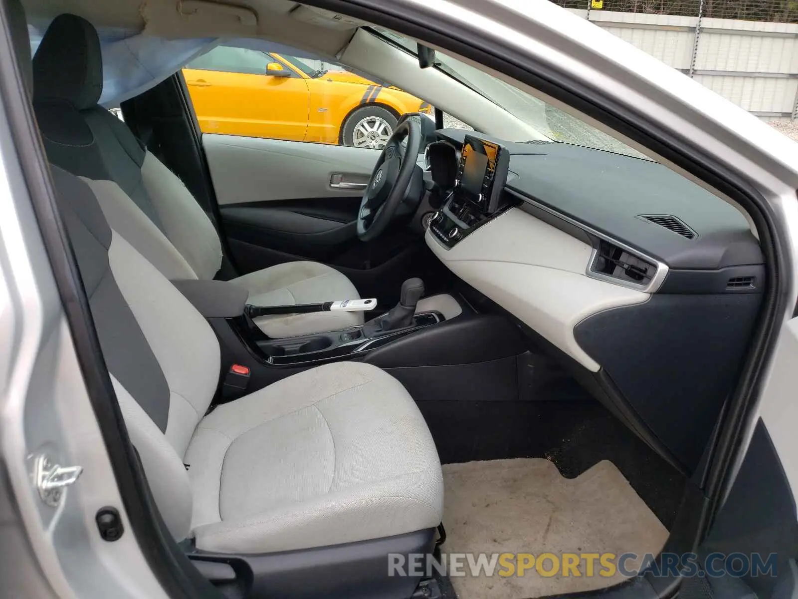 5 fotografías del automóvil dañado 5YFDPRAE3LP037176 TOYOTA COROLLA 2020
