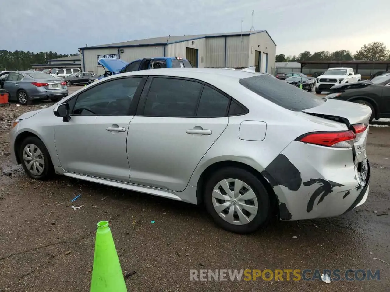 2 fotografías del automóvil dañado 5YFDPRAE3LP074230 TOYOTA COROLLA 2020