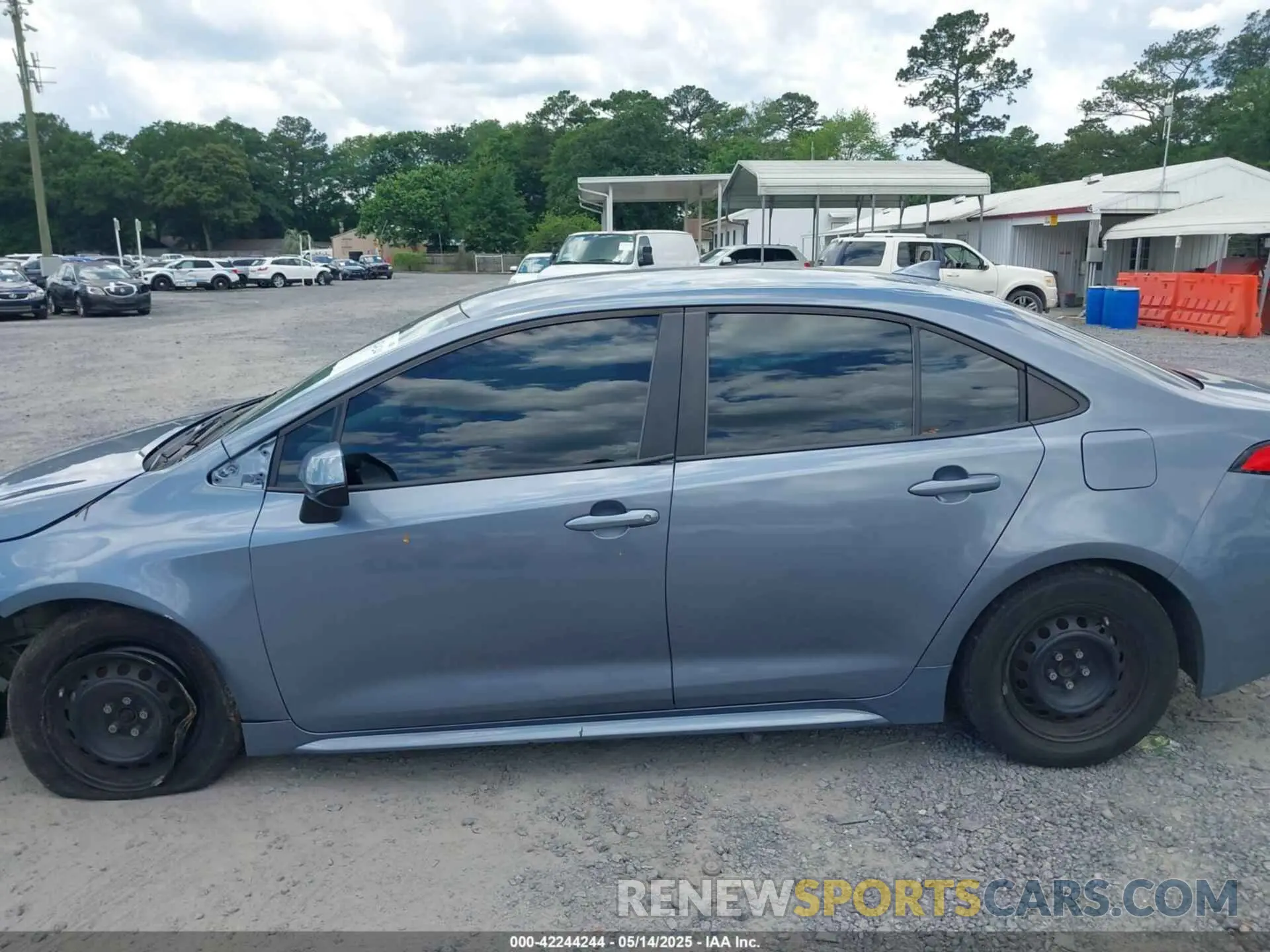 13 fotografías del automóvil dañado 5YFDPRAE5LP096519 TOYOTA COROLLA 2020