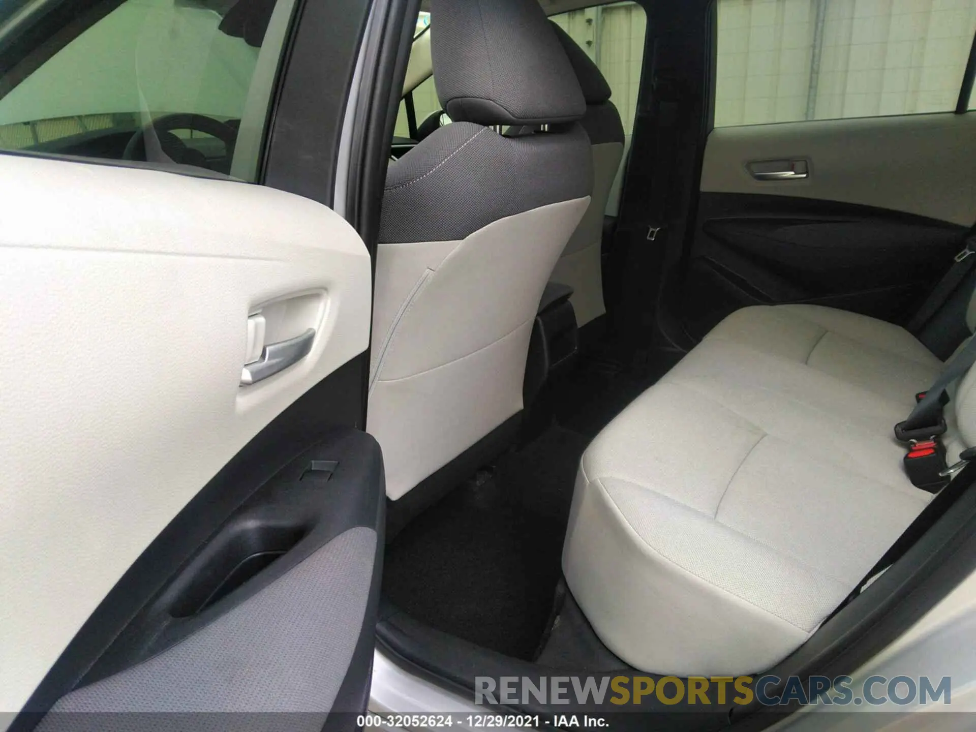 8 fotografías del automóvil dañado 5YFDPRAE7LP034653 TOYOTA COROLLA 2020