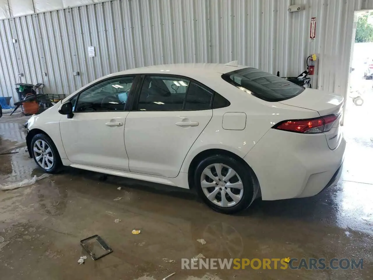 2 fotografías del automóvil dañado 5YFEPRAE1LP060380 TOYOTA COROLLA 2020