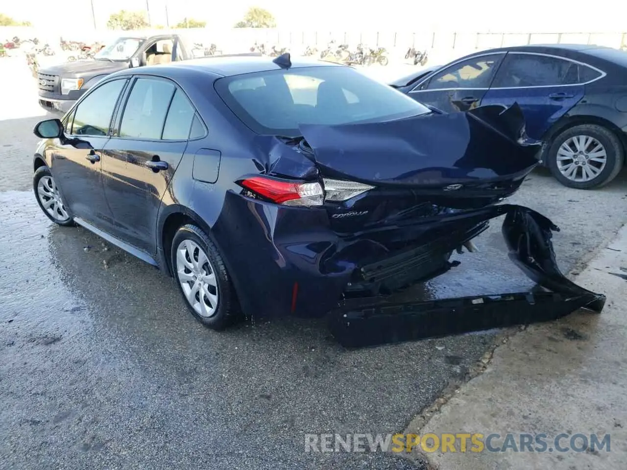 2 fotografías del automóvil dañado 5YFEPRAE1LP110145 TOYOTA COROLLA 2020