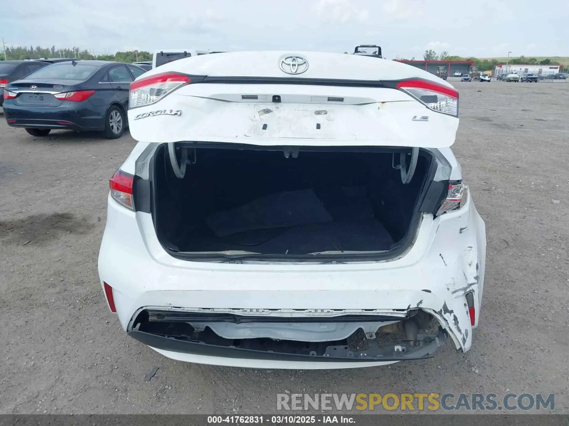 17 fotografías del automóvil dañado 5YFEPRAE1LP117970 TOYOTA COROLLA 2020