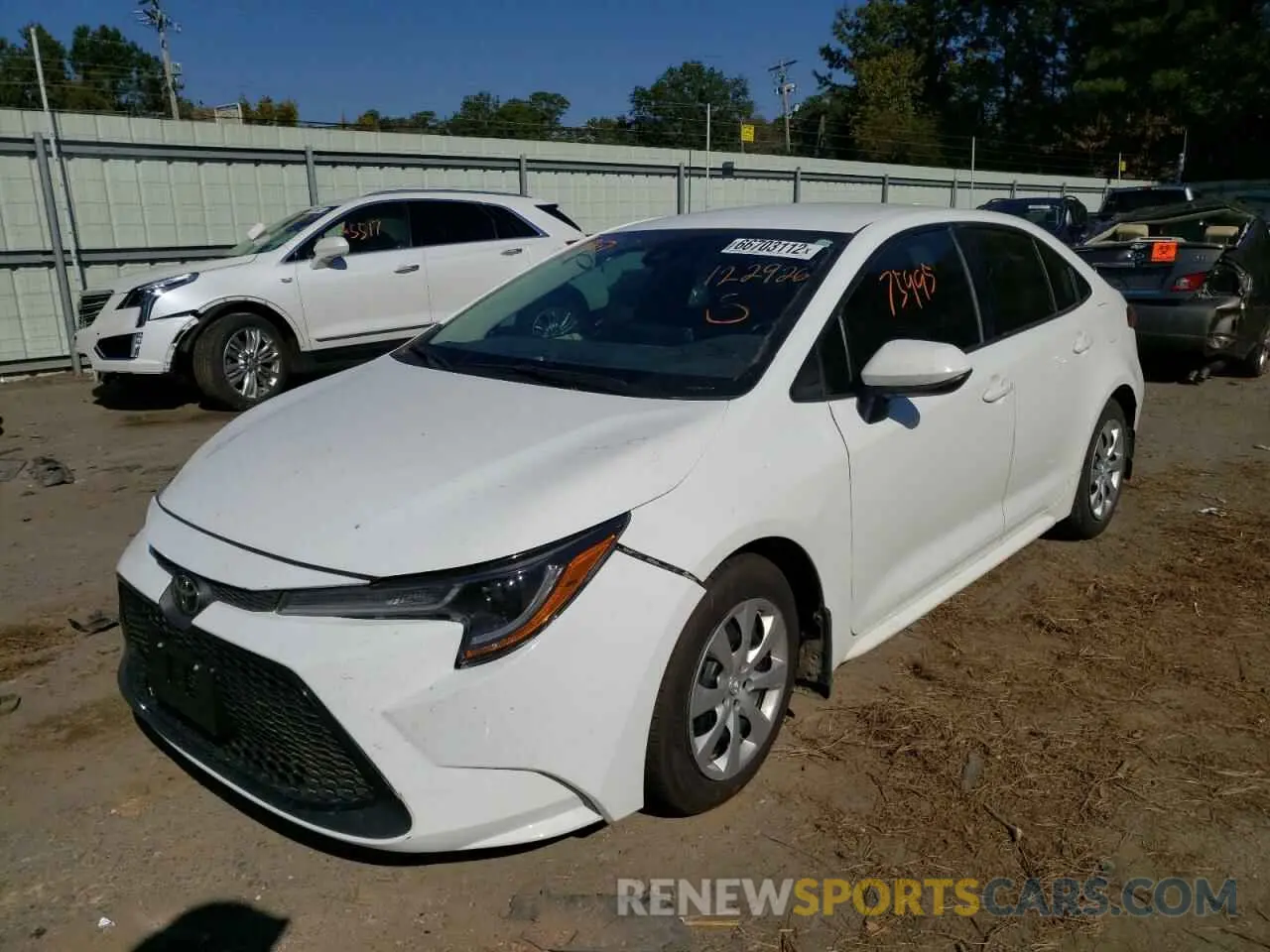 2 fotografías del automóvil dañado 5YFEPRAE1LP122926 TOYOTA COROLLA 2020