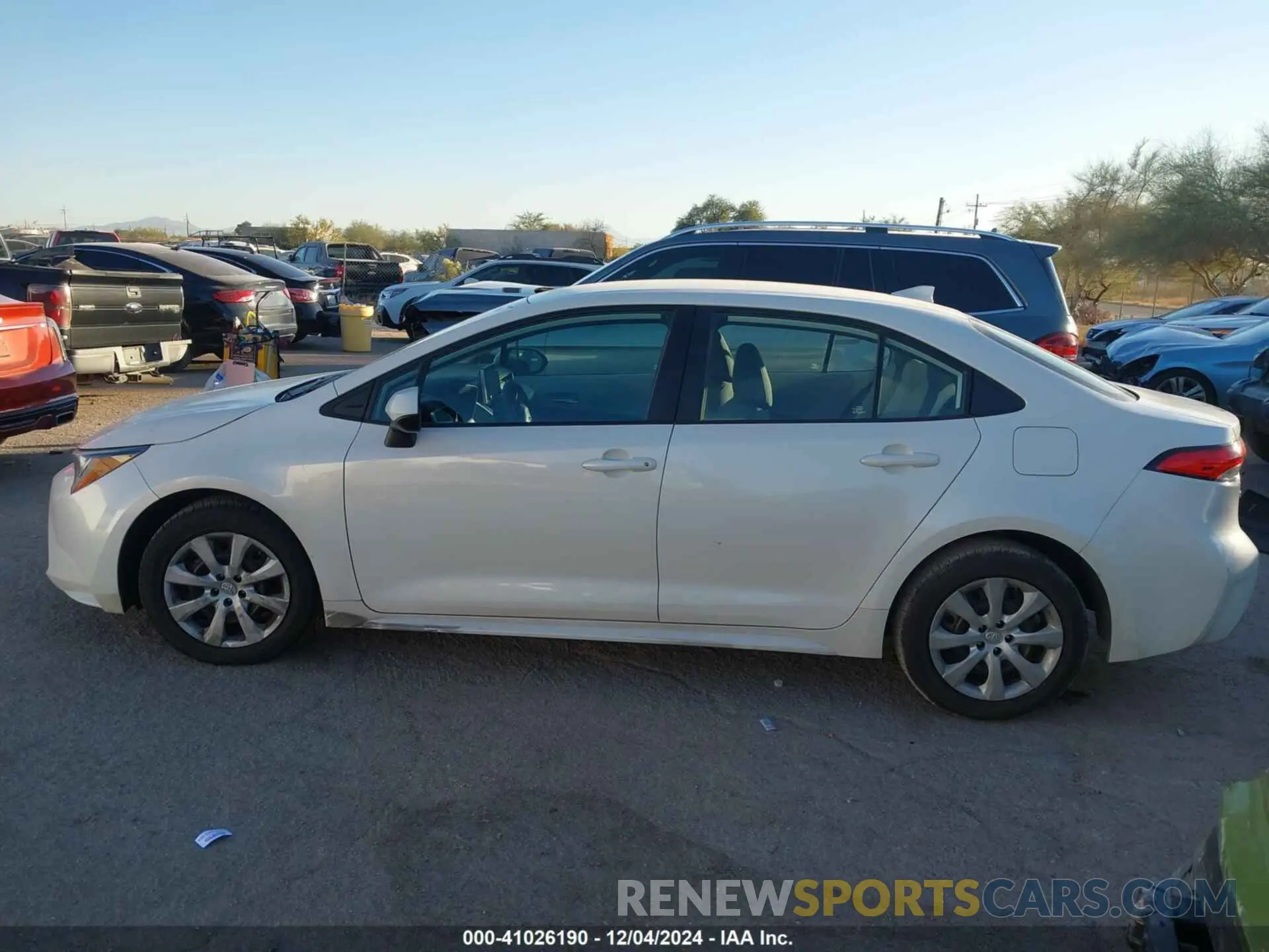 14 fotografías del automóvil dañado 5YFEPRAE1LP143503 TOYOTA COROLLA 2020