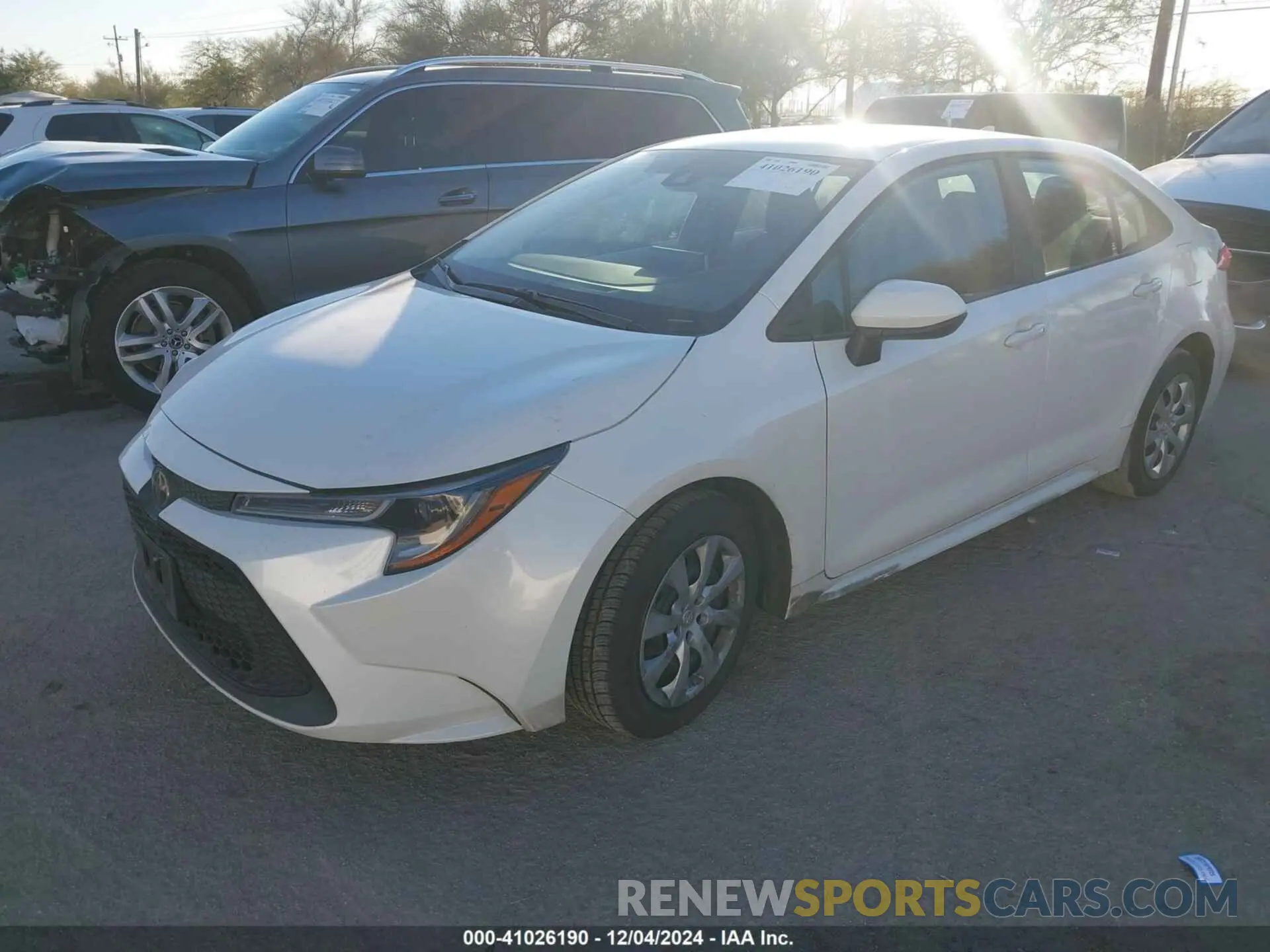 2 fotografías del automóvil dañado 5YFEPRAE1LP143503 TOYOTA COROLLA 2020