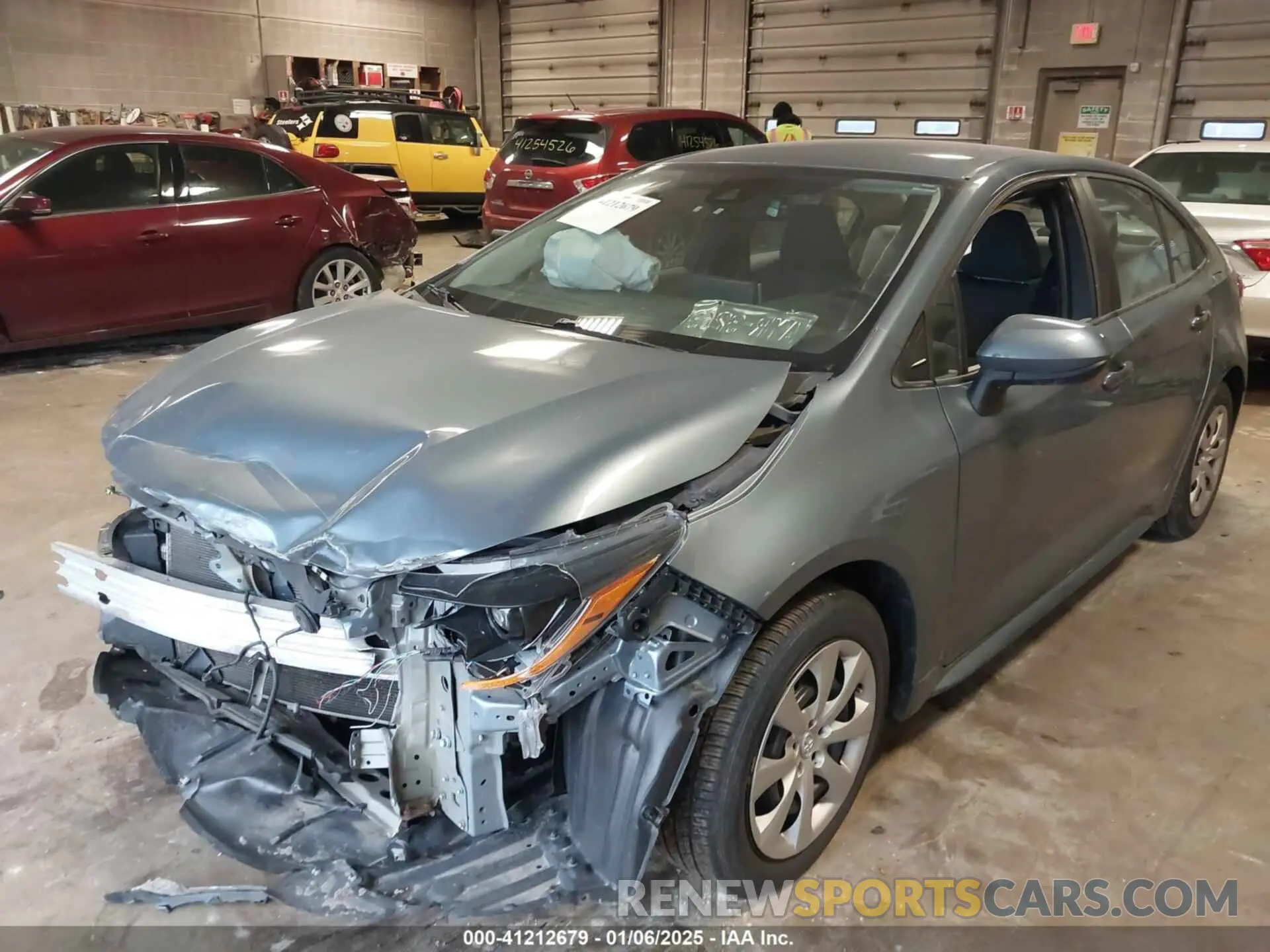 2 fotografías del automóvil dañado 5YFEPRAE2LP015920 TOYOTA COROLLA 2020