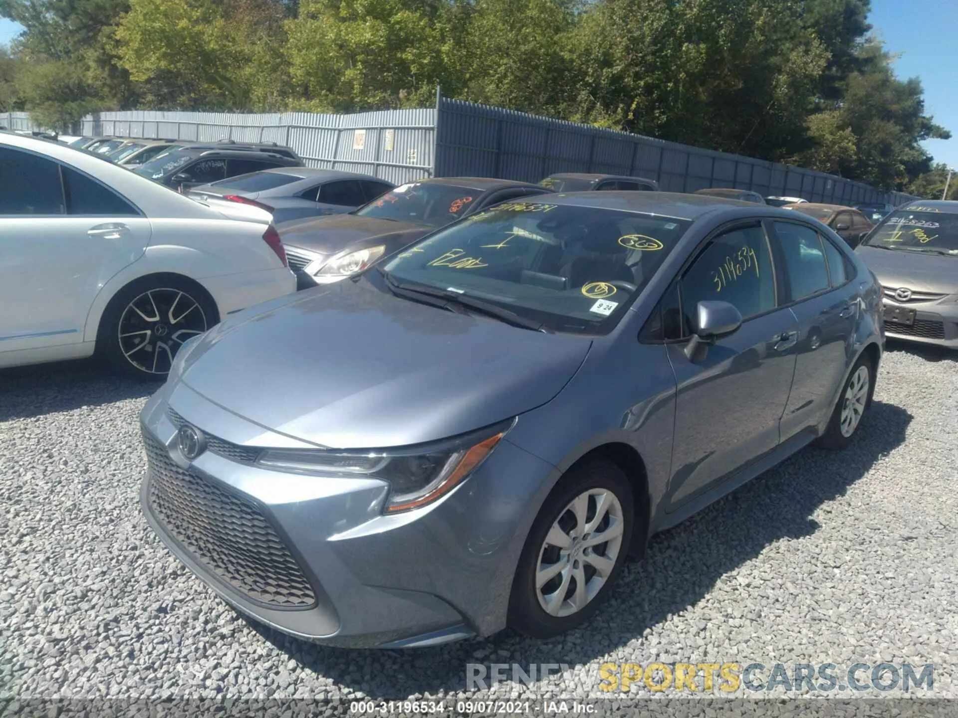 2 fotografías del automóvil dañado 5YFEPRAE2LP046634 TOYOTA COROLLA 2020