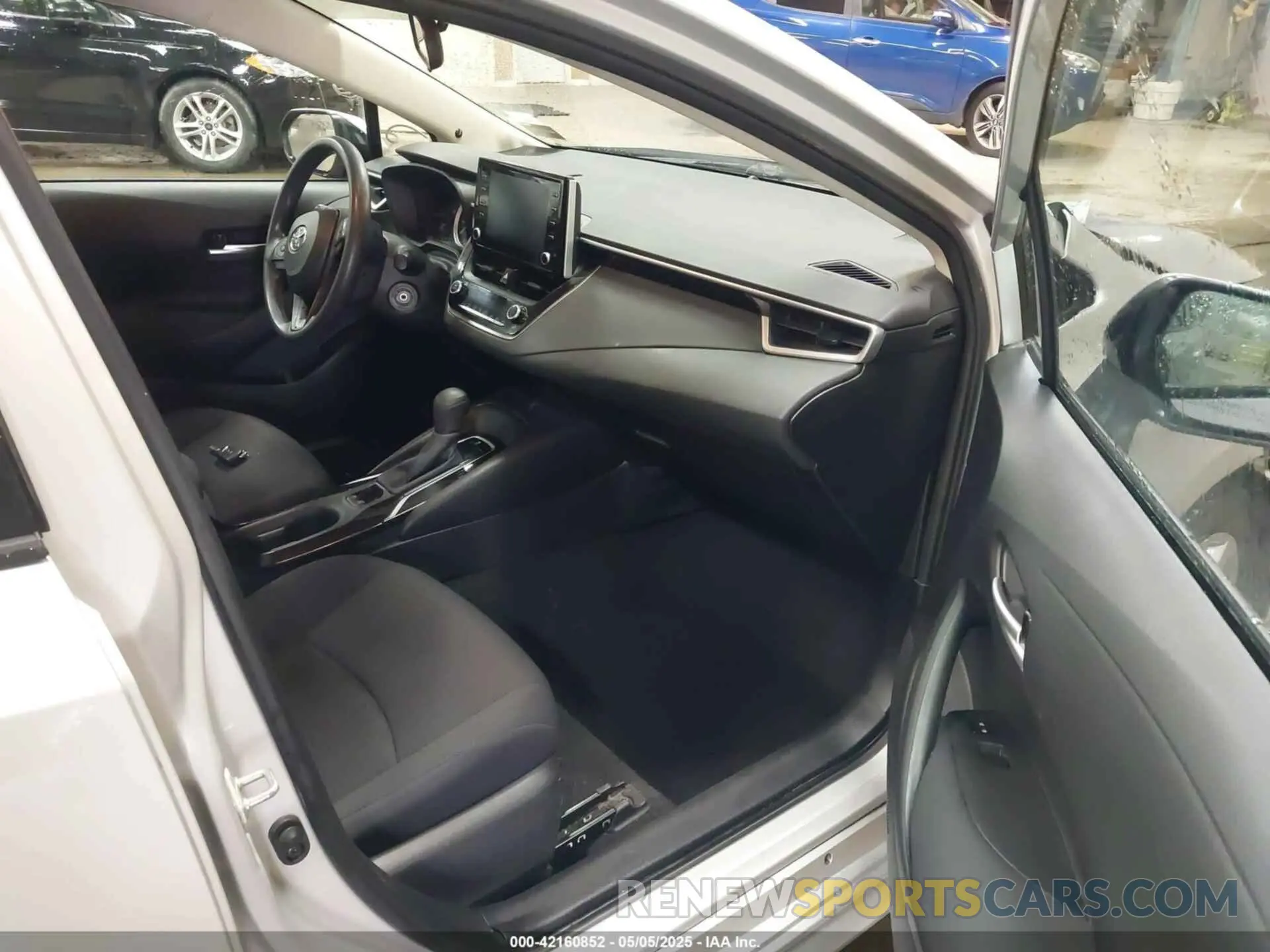 5 fotografías del automóvil dañado 5YFEPRAE2LP046679 TOYOTA COROLLA 2020