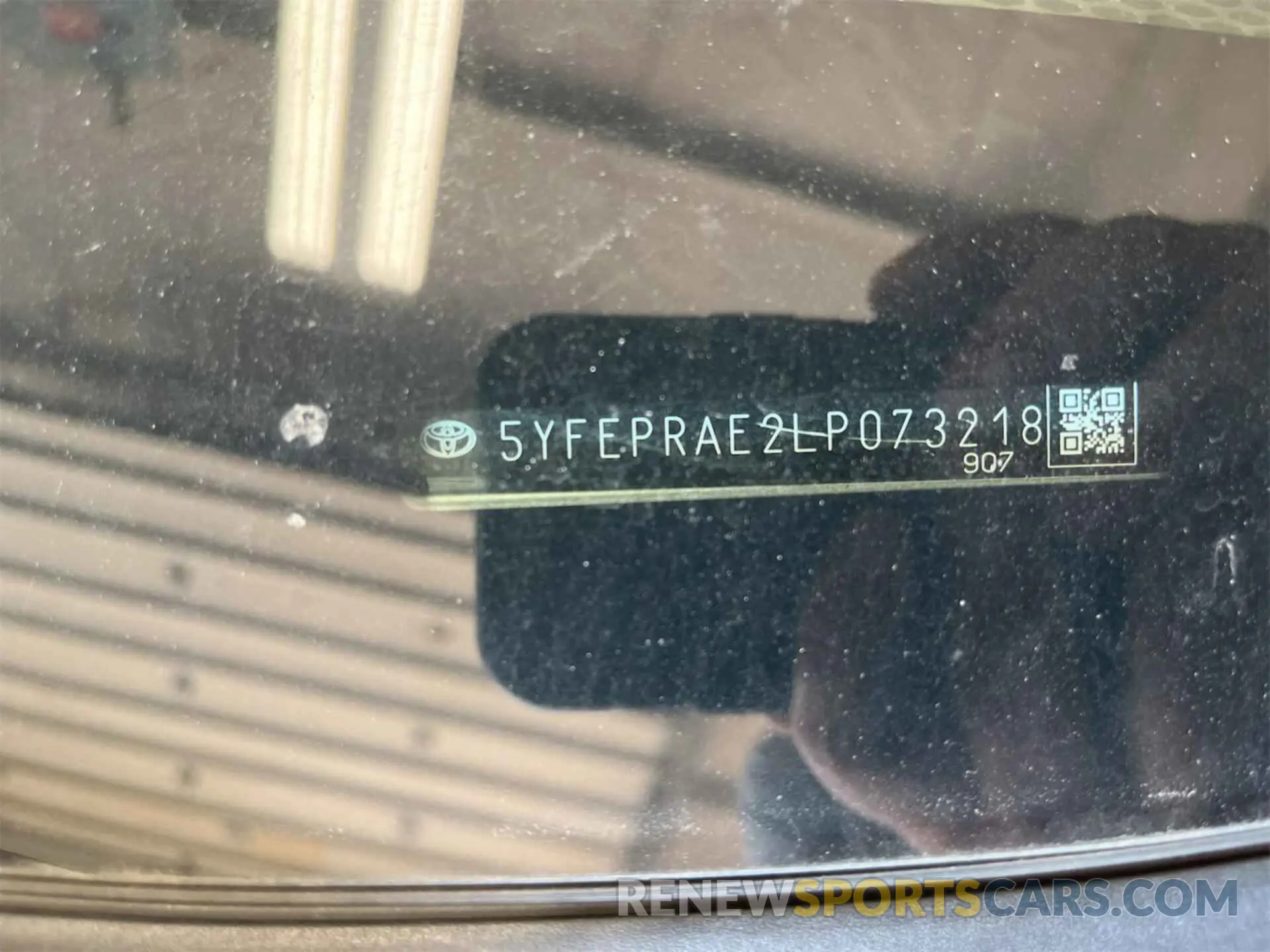 2 fotografías del automóvil dañado 5YFEPRAE2LP073218 TOYOTA COROLLA 2020