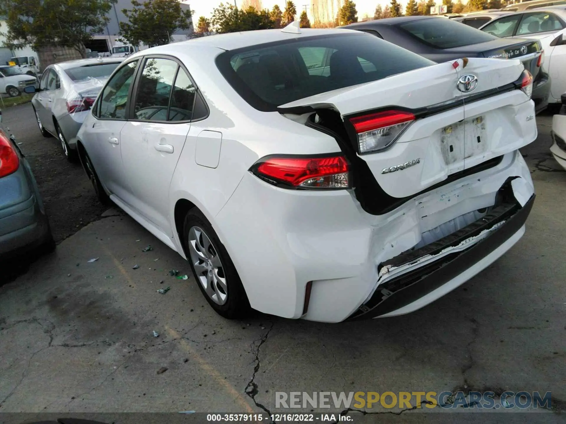 3 fotografías del automóvil dañado 5YFEPRAE2LP107383 TOYOTA COROLLA 2020