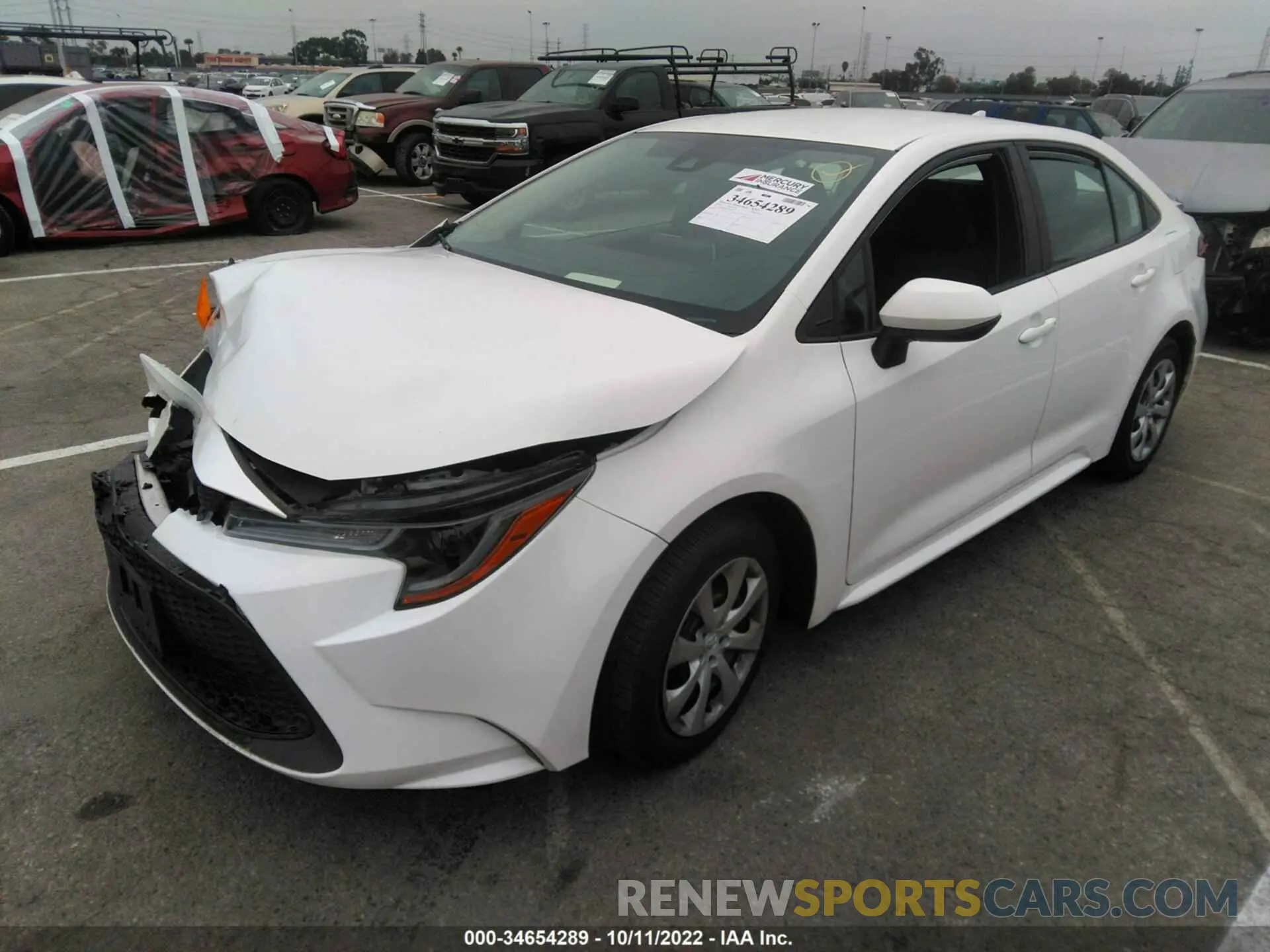 2 fotografías del automóvil dañado 5YFEPRAE2LP130355 TOYOTA COROLLA 2020