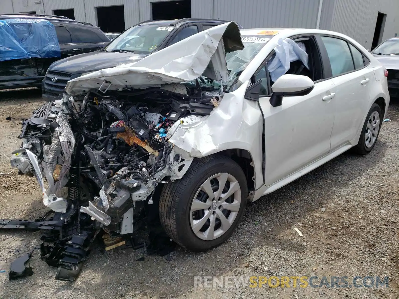 2 fotografías del automóvil dañado 5YFEPRAE3LP066665 TOYOTA COROLLA 2020