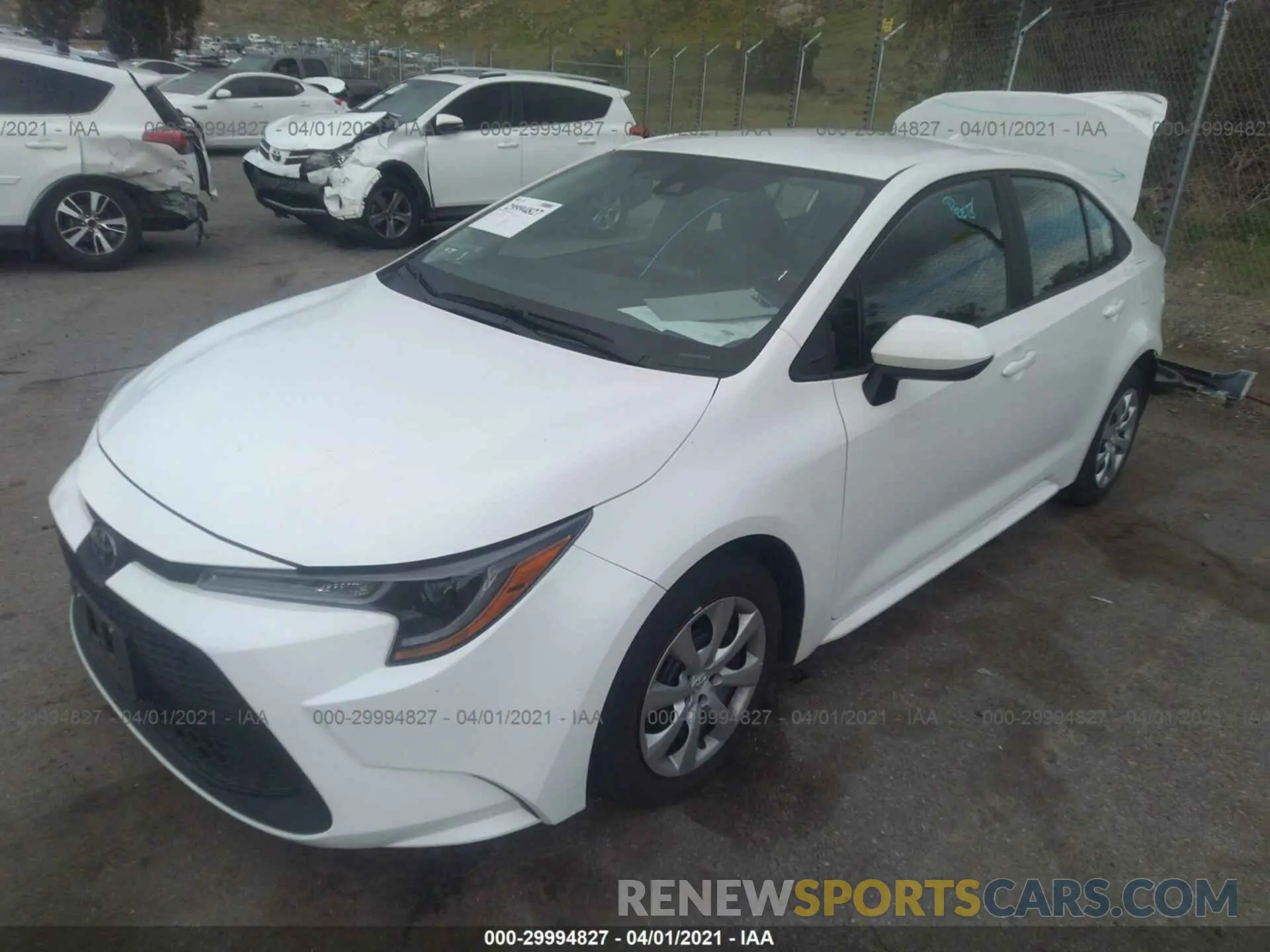 2 fotografías del automóvil dañado 5YFEPRAE3LP070084 TOYOTA COROLLA 2020
