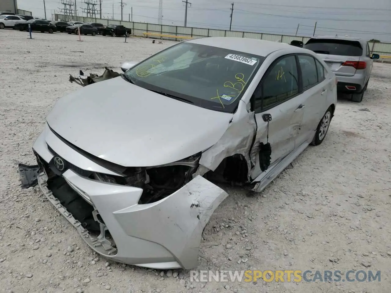 2 fotografías del automóvil dañado 5YFEPRAE3LP089878 TOYOTA COROLLA 2020