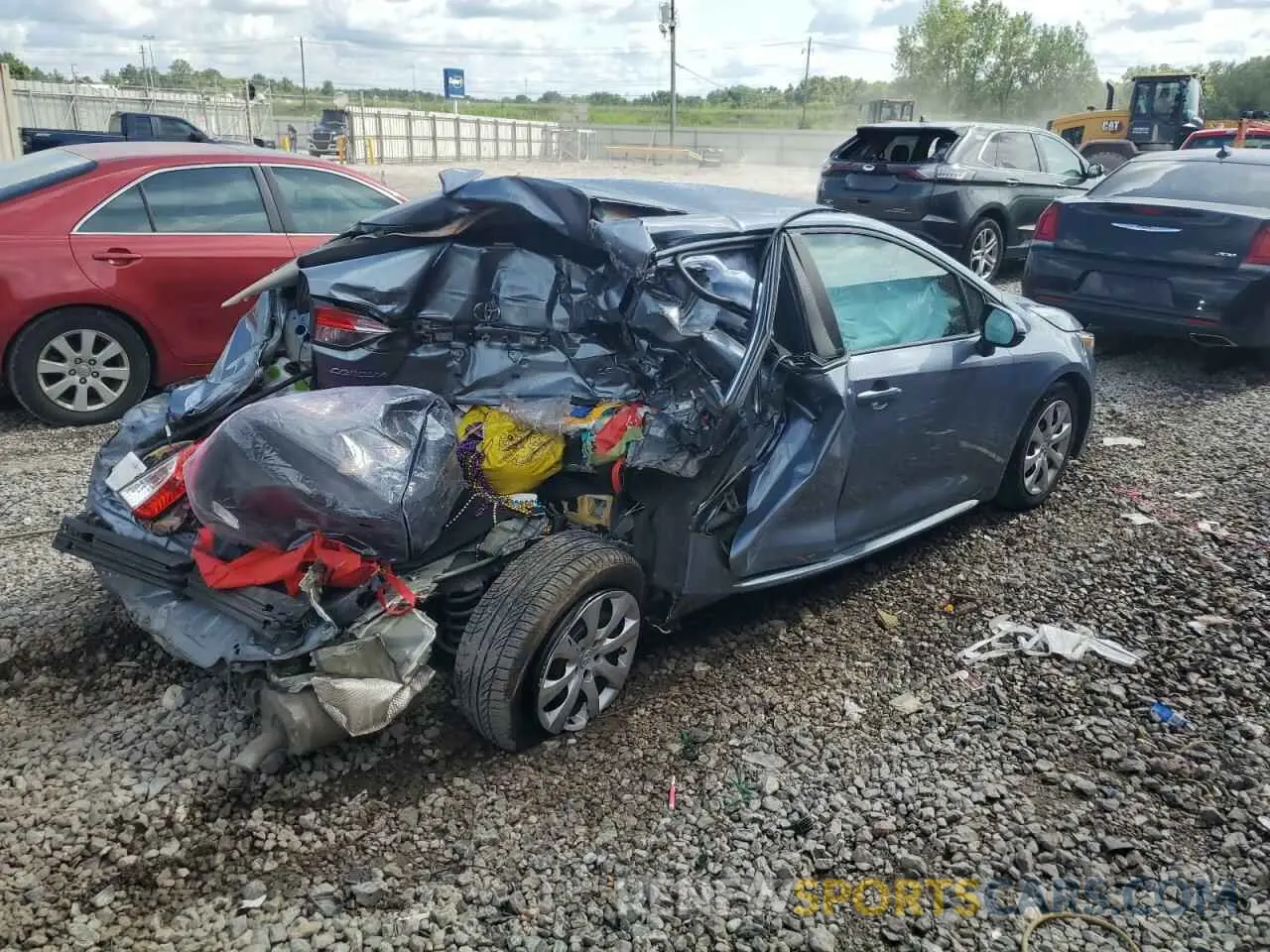 3 fotografías del automóvil dañado 5YFEPRAE3LP101124 TOYOTA COROLLA 2020