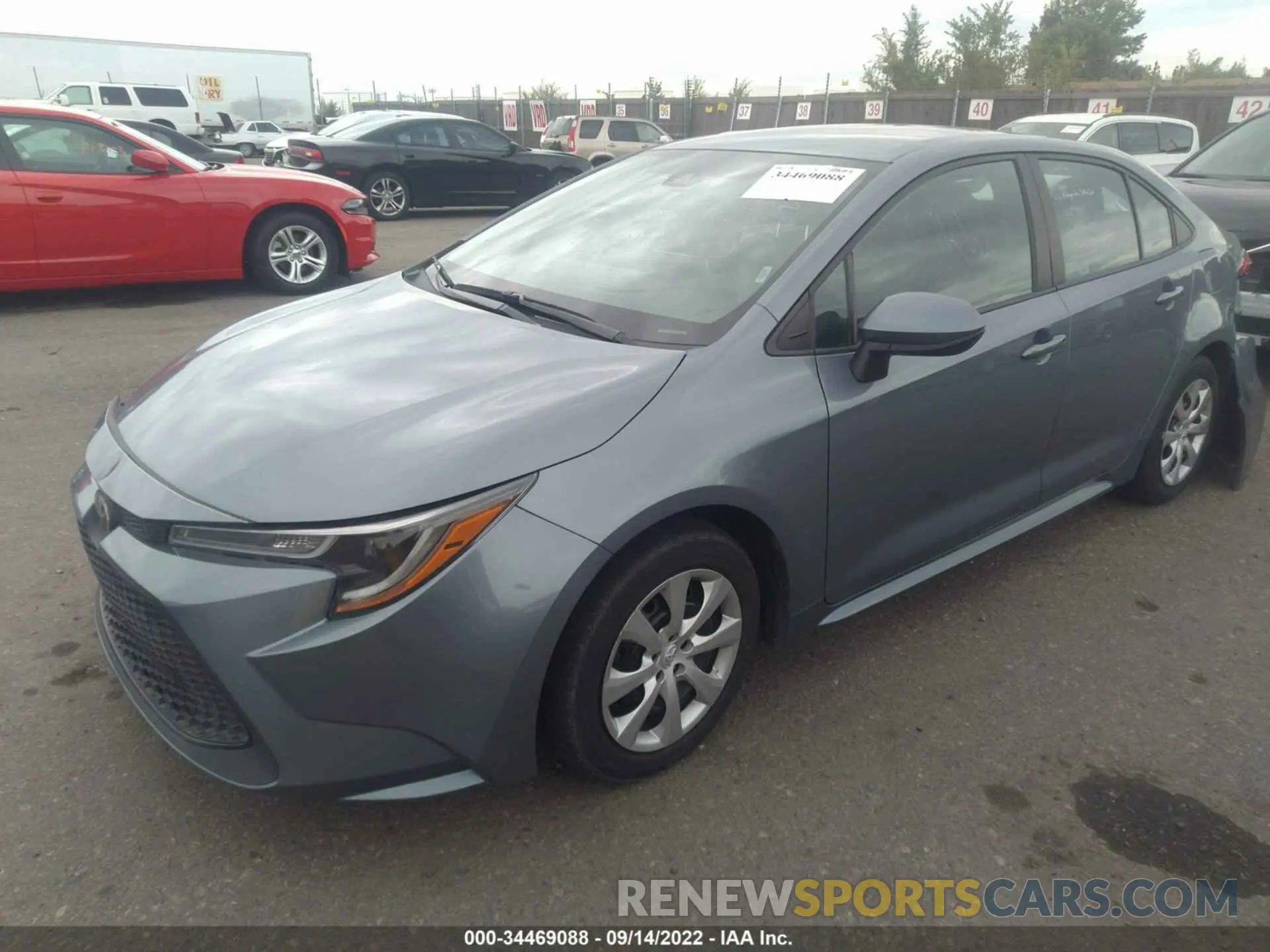 2 fotografías del automóvil dañado 5YFEPRAE3LP117677 TOYOTA COROLLA 2020