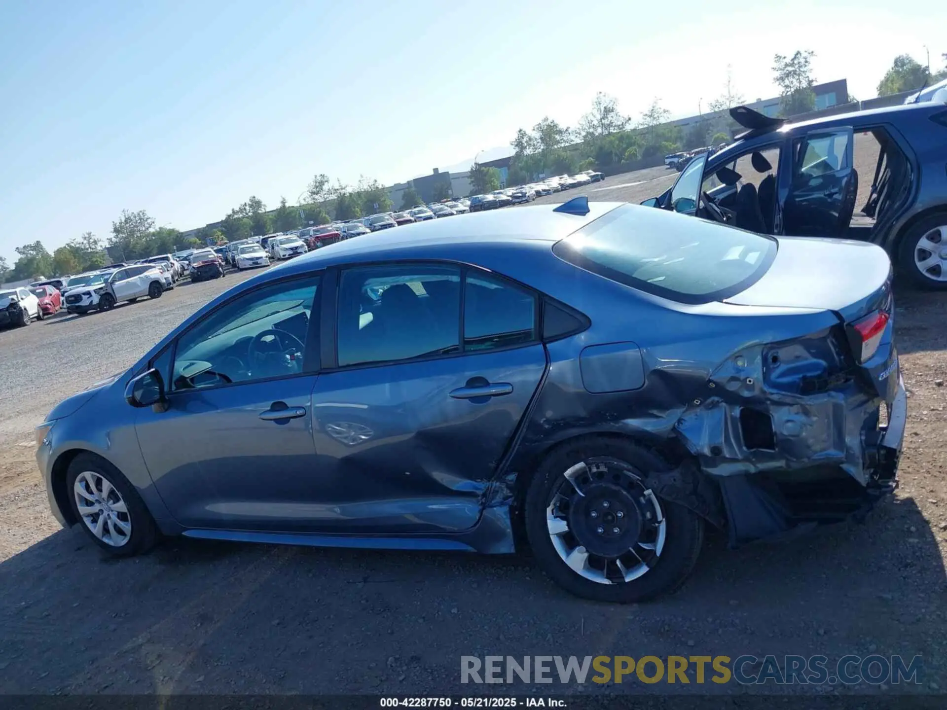15 fotografías del automóvil dañado 5YFEPRAE3LP139033 TOYOTA COROLLA 2020