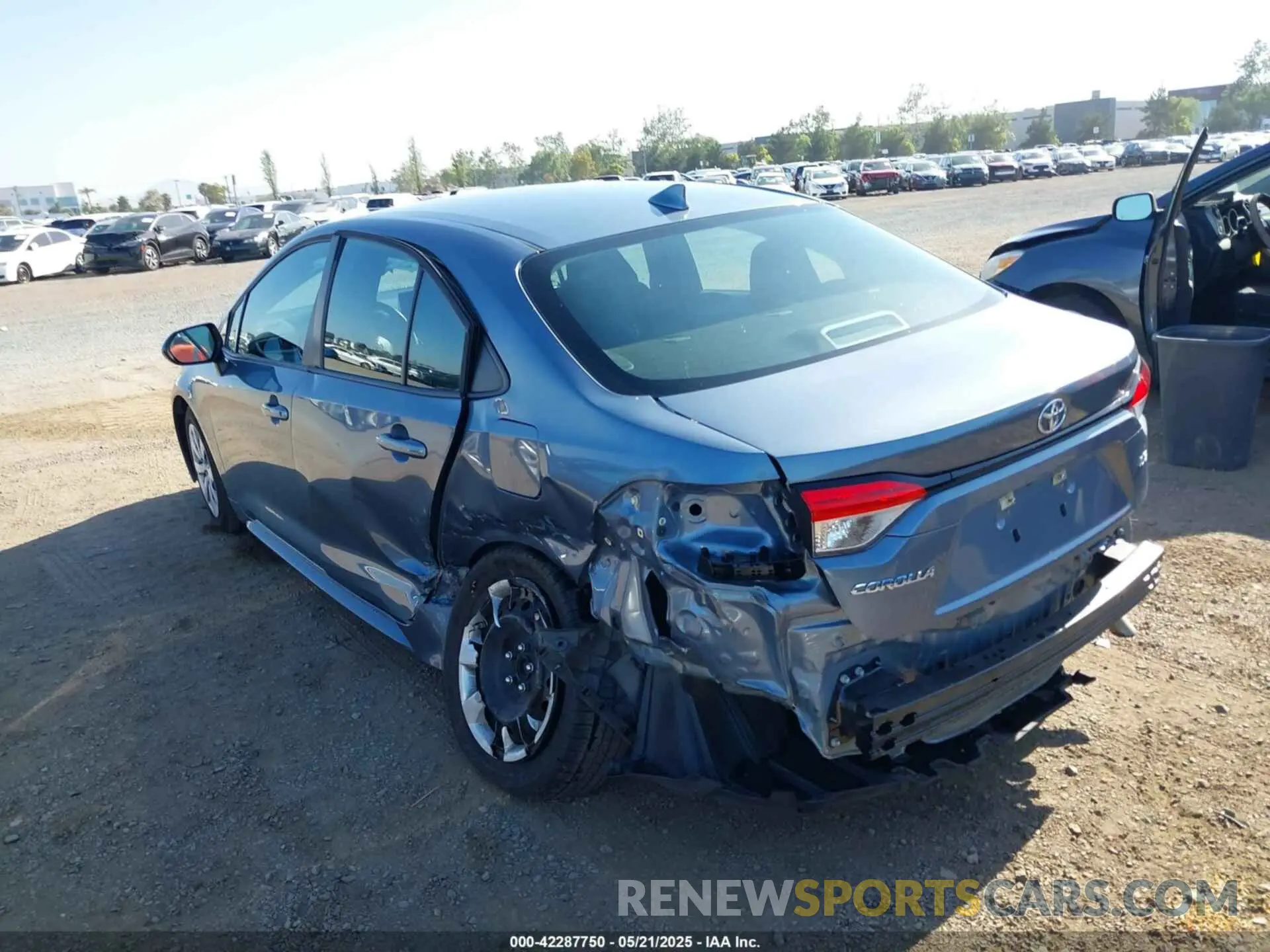 3 fotografías del automóvil dañado 5YFEPRAE3LP139033 TOYOTA COROLLA 2020