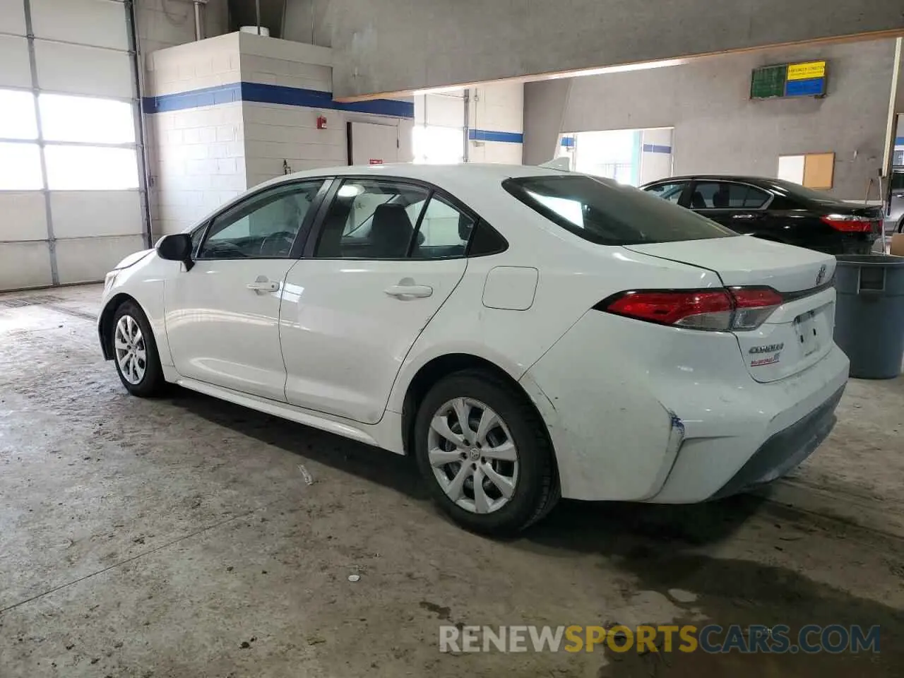 2 fotografías del automóvil dañado 5YFEPRAE4LP024263 TOYOTA COROLLA 2020