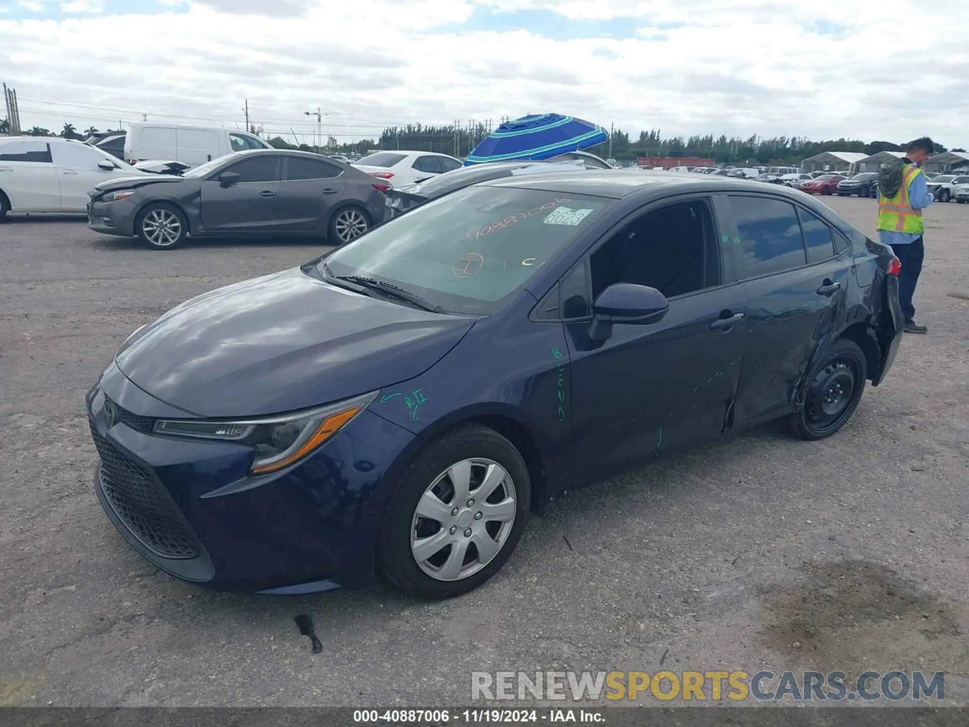 2 fotografías del automóvil dañado 5YFEPRAE4LP055903 TOYOTA COROLLA 2020